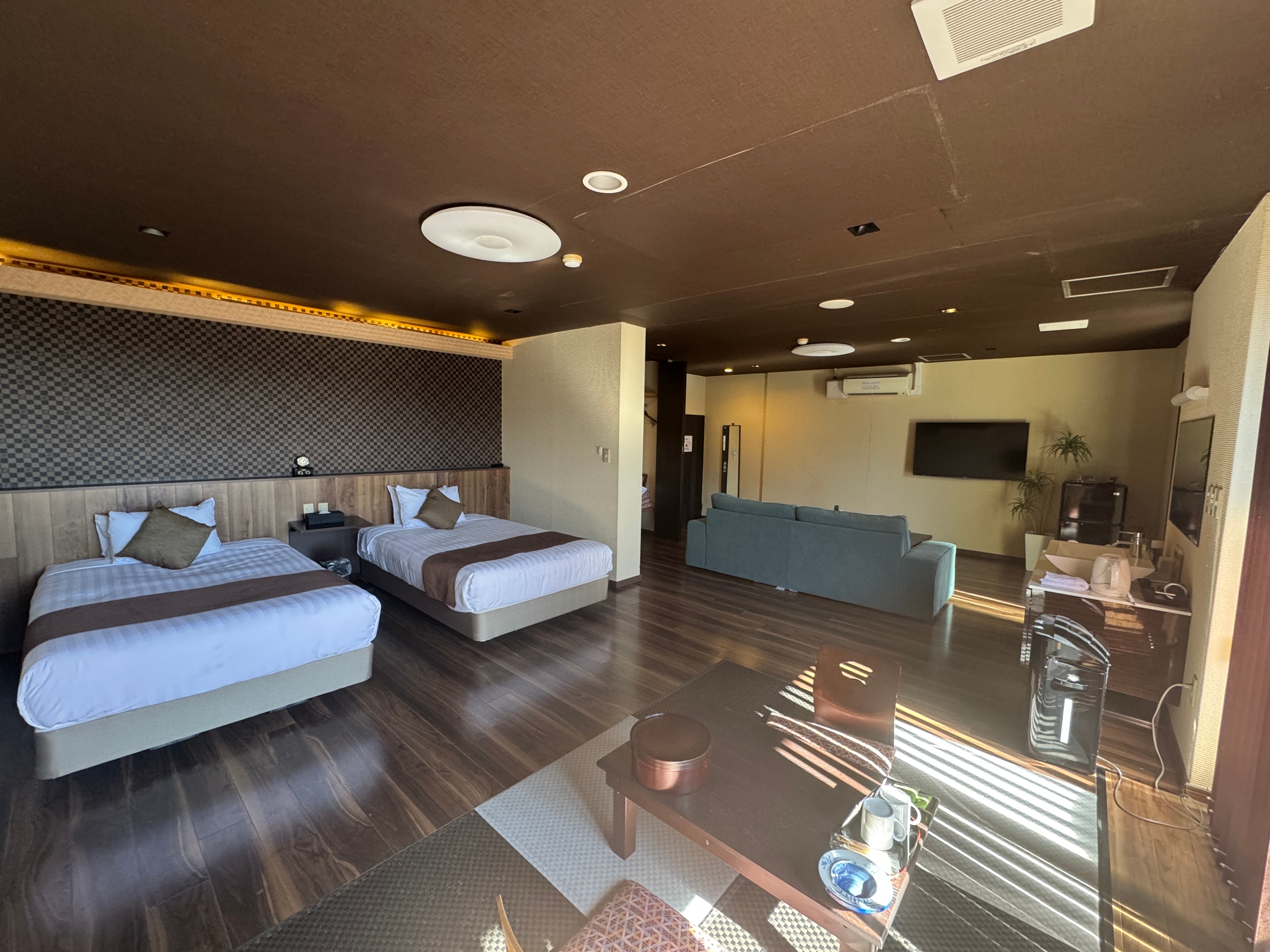 Phòng Suite kiểu Nhật hiện đại, Phòng kết hợp phong cách Nhật Bản và phương Tây.