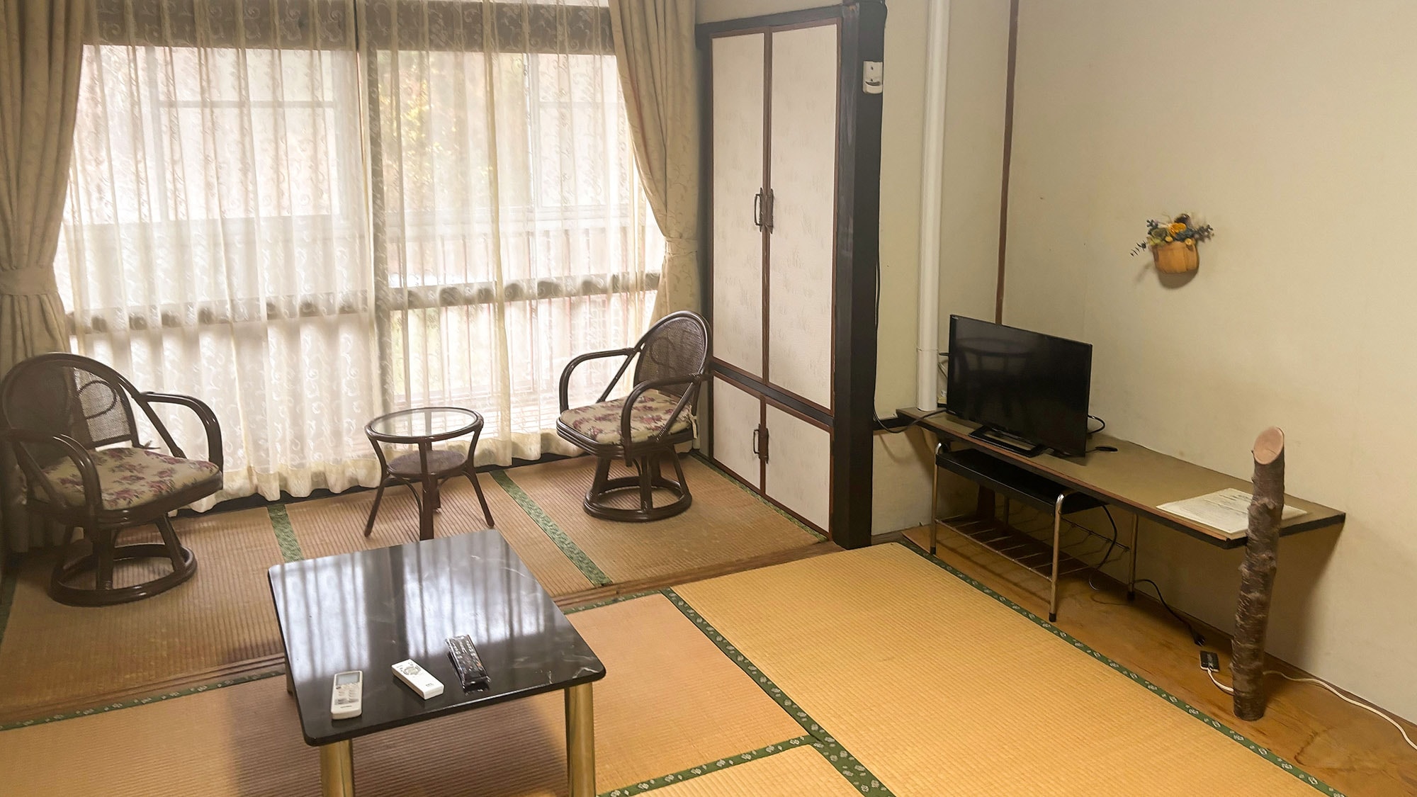 ・[Japanese-style room 7.5 tatami mats (simple Western style) / 307] This is a perfect room for multiple nights or as a base for sightseeing.