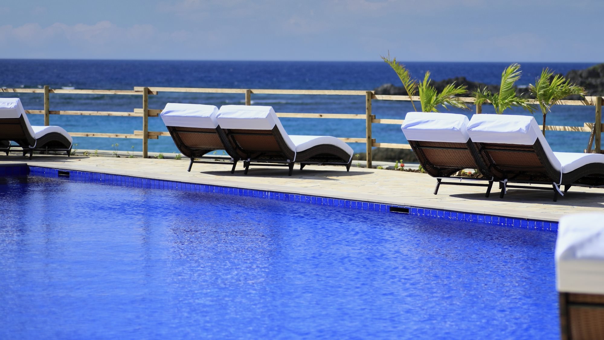 [Shigira Beachside Pool] The Seaside Pool is a pool for adults located near Shigira Beach.