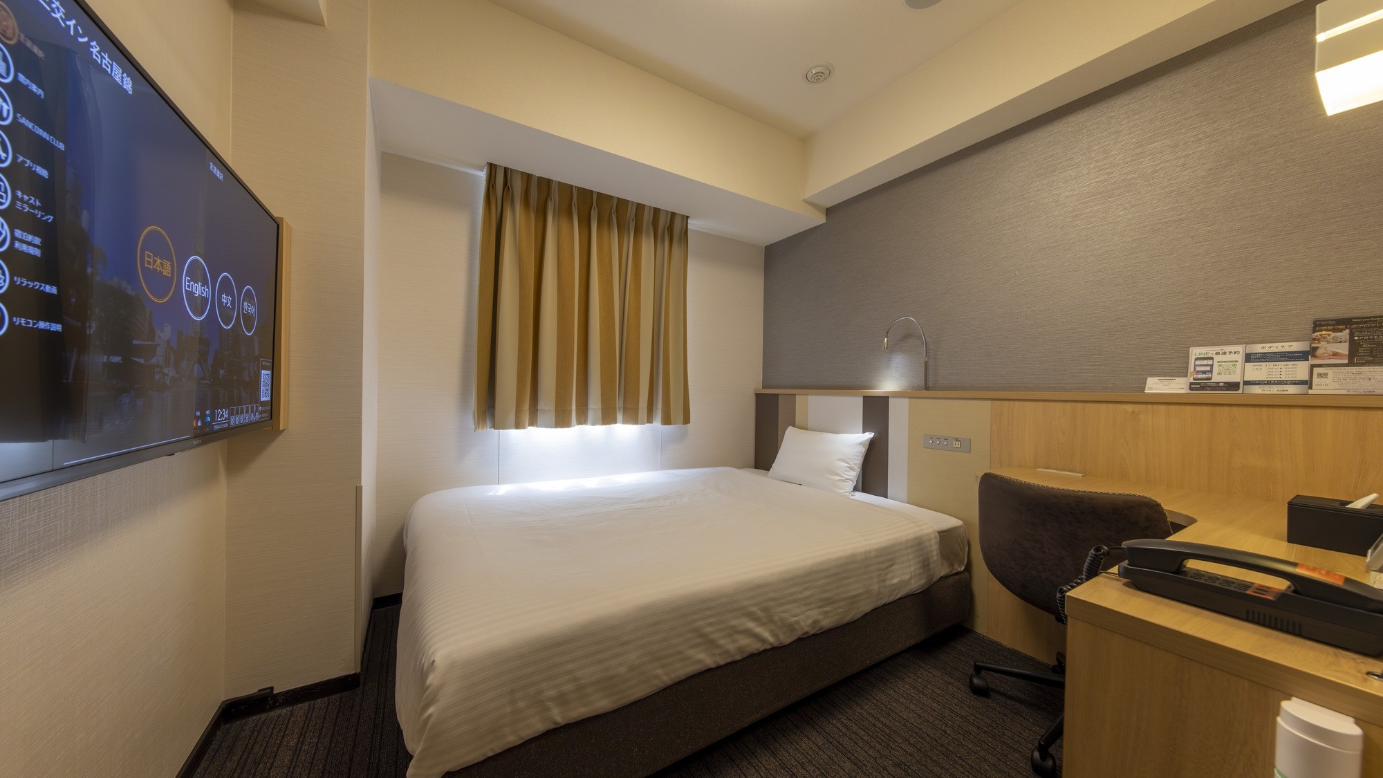 スタンダードルームはダブルベッド採用　12平米