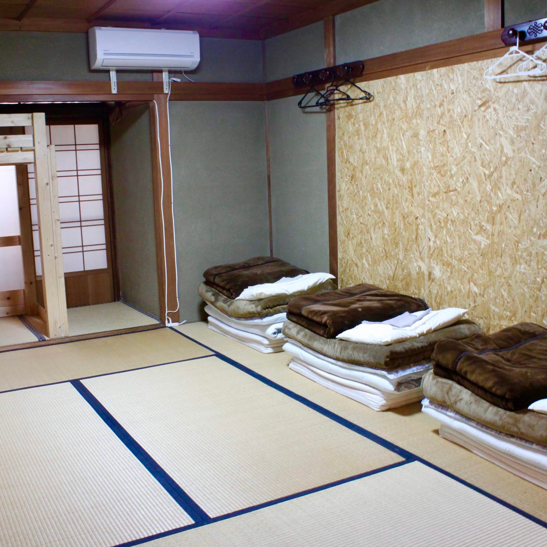 It is a nostalgic and calm Japanese-style room.