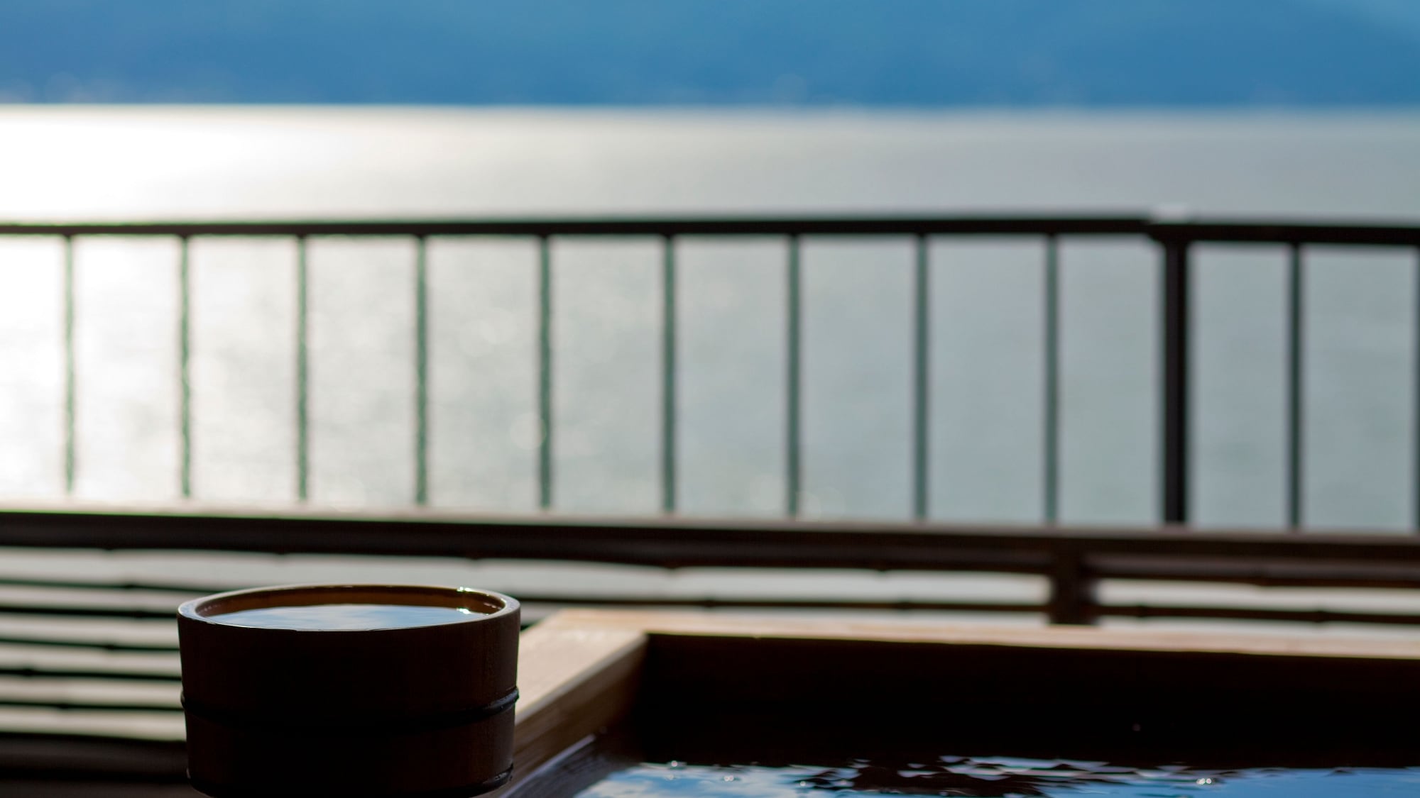 [Guest room open-air bath] You can luxuriously monopolize the scenery of Lake Suwa under your eyes.