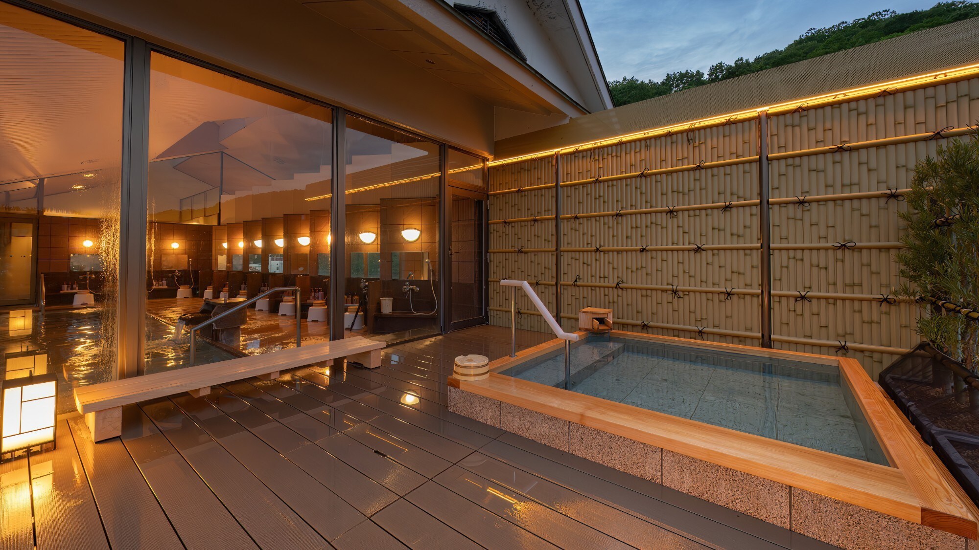 Men's open-air bath at night "Clouds and Yoshino River Bath"
