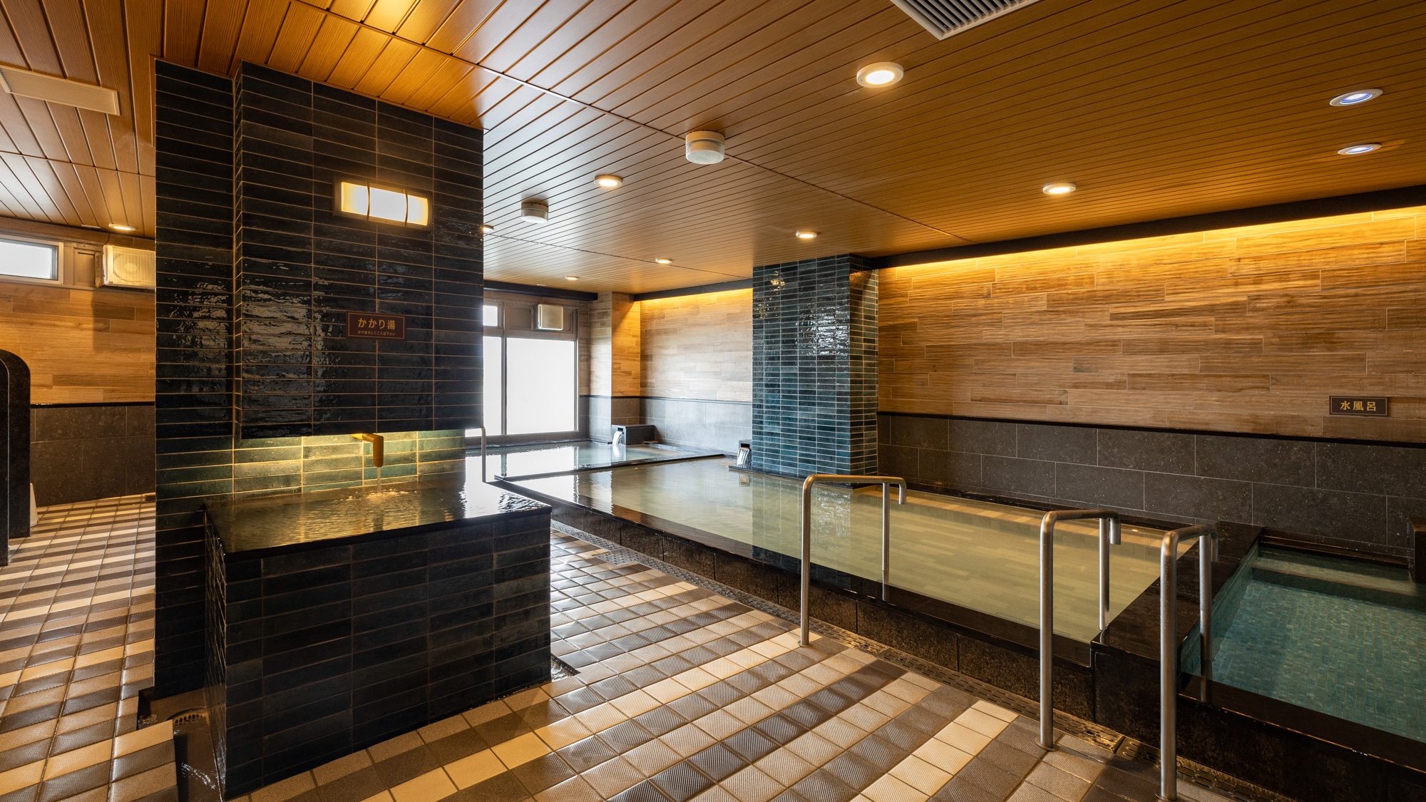 [Men's large bath] Renovated in 2024, the highly beneficial spring waters will refresh your body and mind.