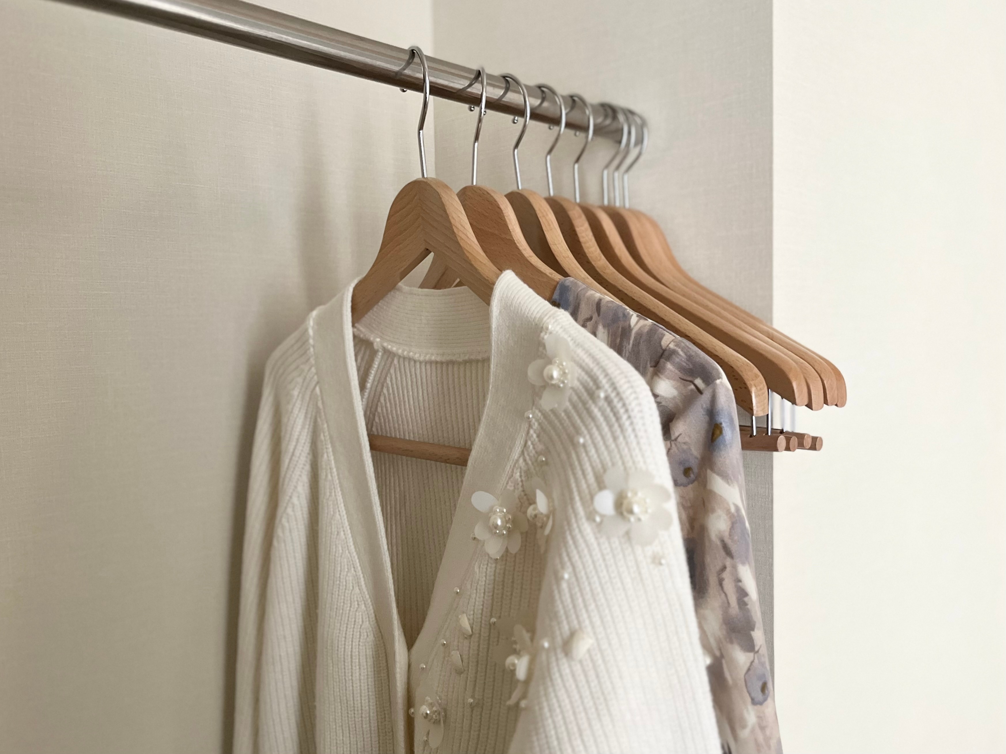 Room installation hanger