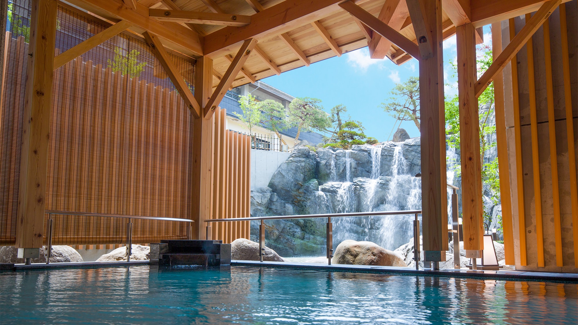 [Women's large bath] Waterfall-viewing open-air bath "Hime-no-taki"
