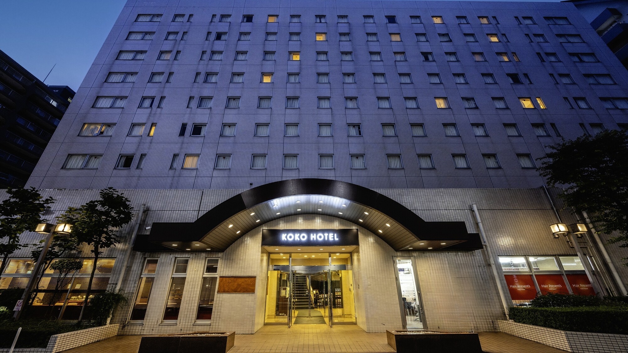 [Exterior] Exterior (night)