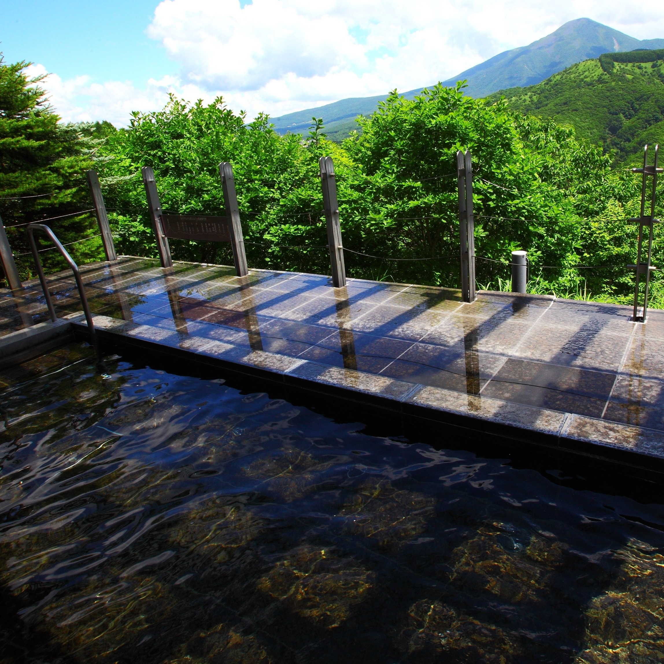 Open-air bath with a spectacular view of Yatsugatake [Biyu-yu]