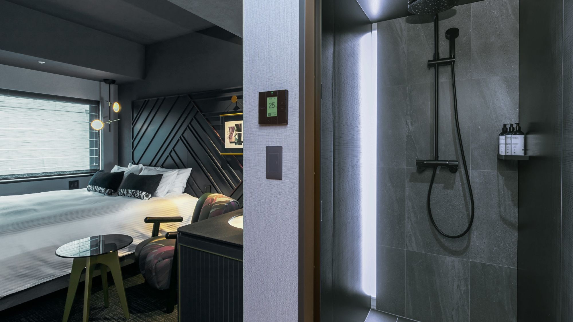 ◆Standard Queen｜Shower room　※All rooms have rain showers