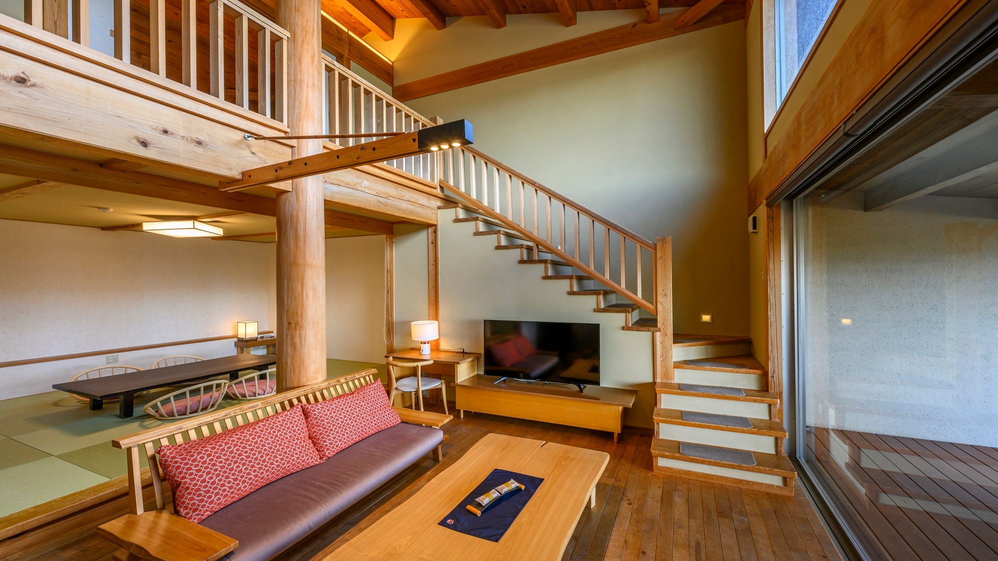[Separate room/Maisonette/View: Ocean/Direct from source]