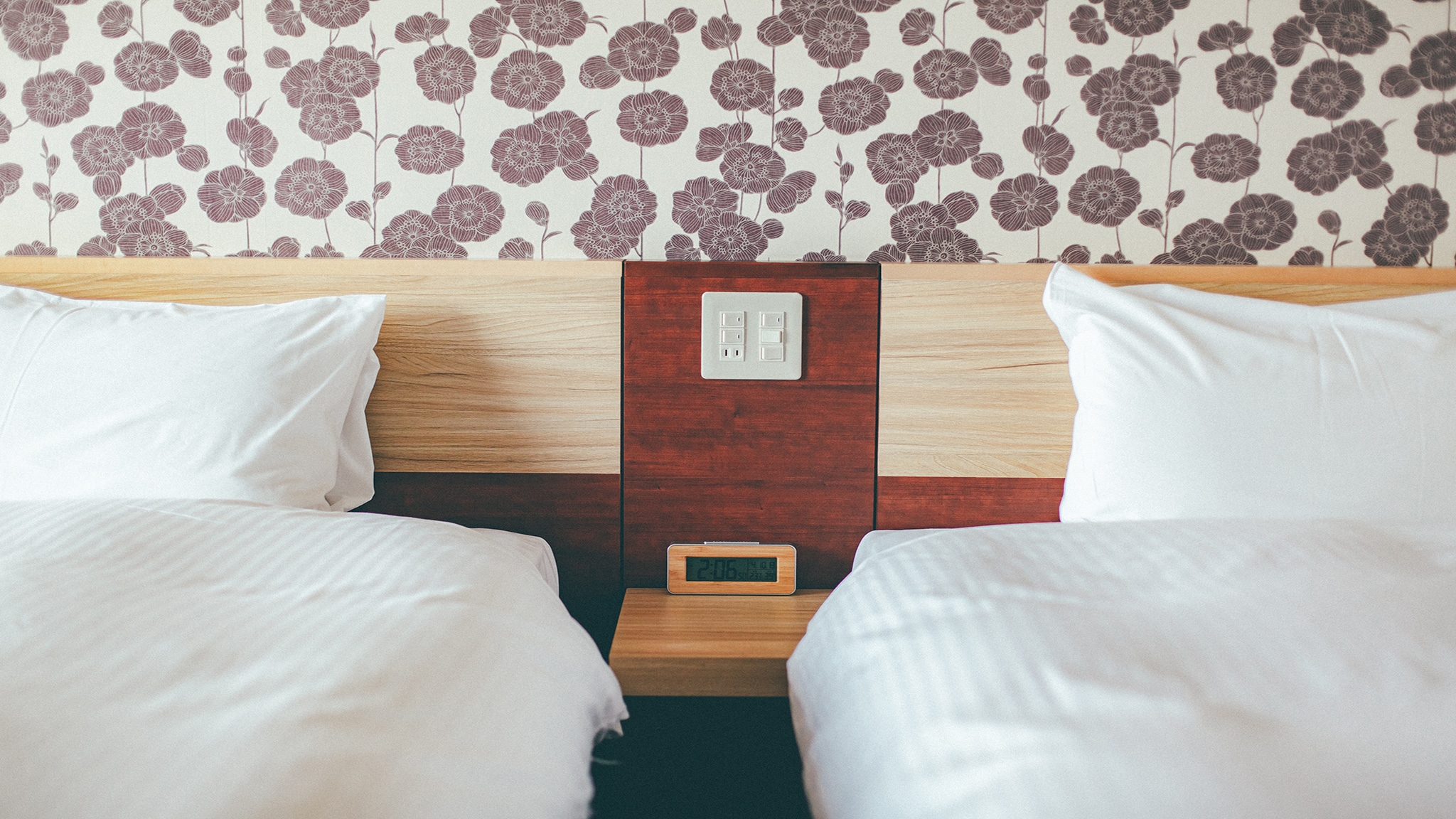 Room equipment-bed side outlet