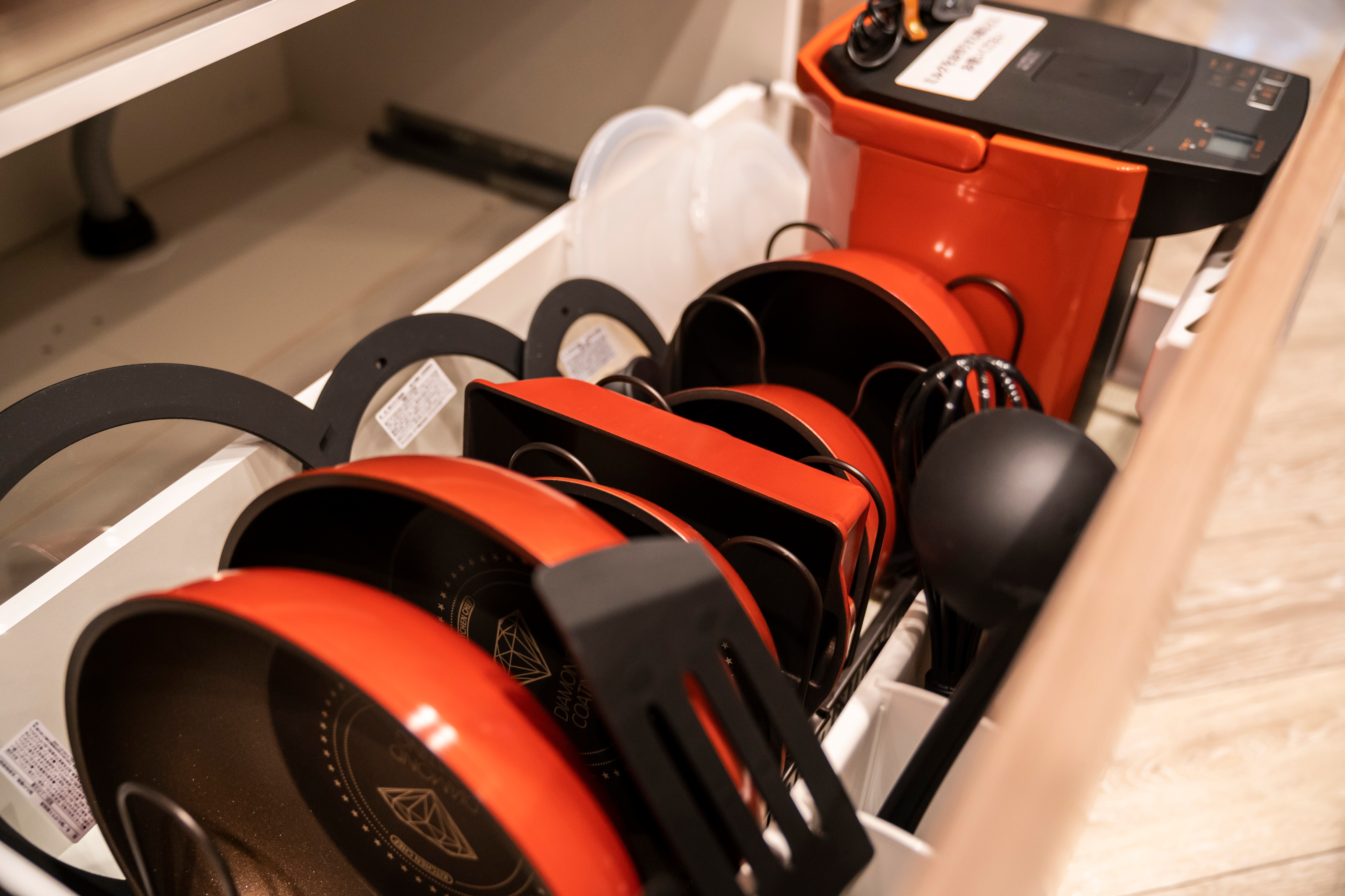 Click here for details on tableware and cooking utensils