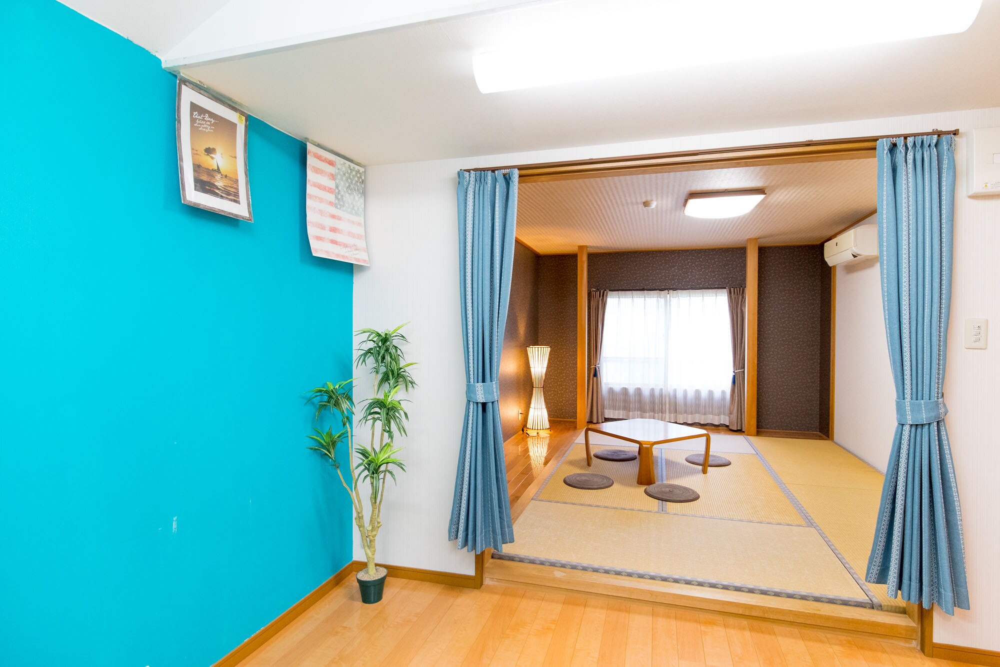 [202] 6 tatami mat Western-style room + 8 tatami mat Japanese-style room [Capacity 4 people]