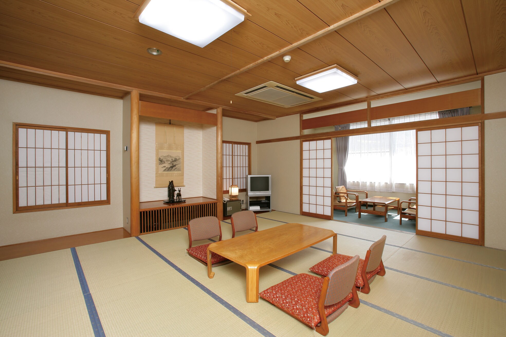 Japanese-style room (12 tatami mats)