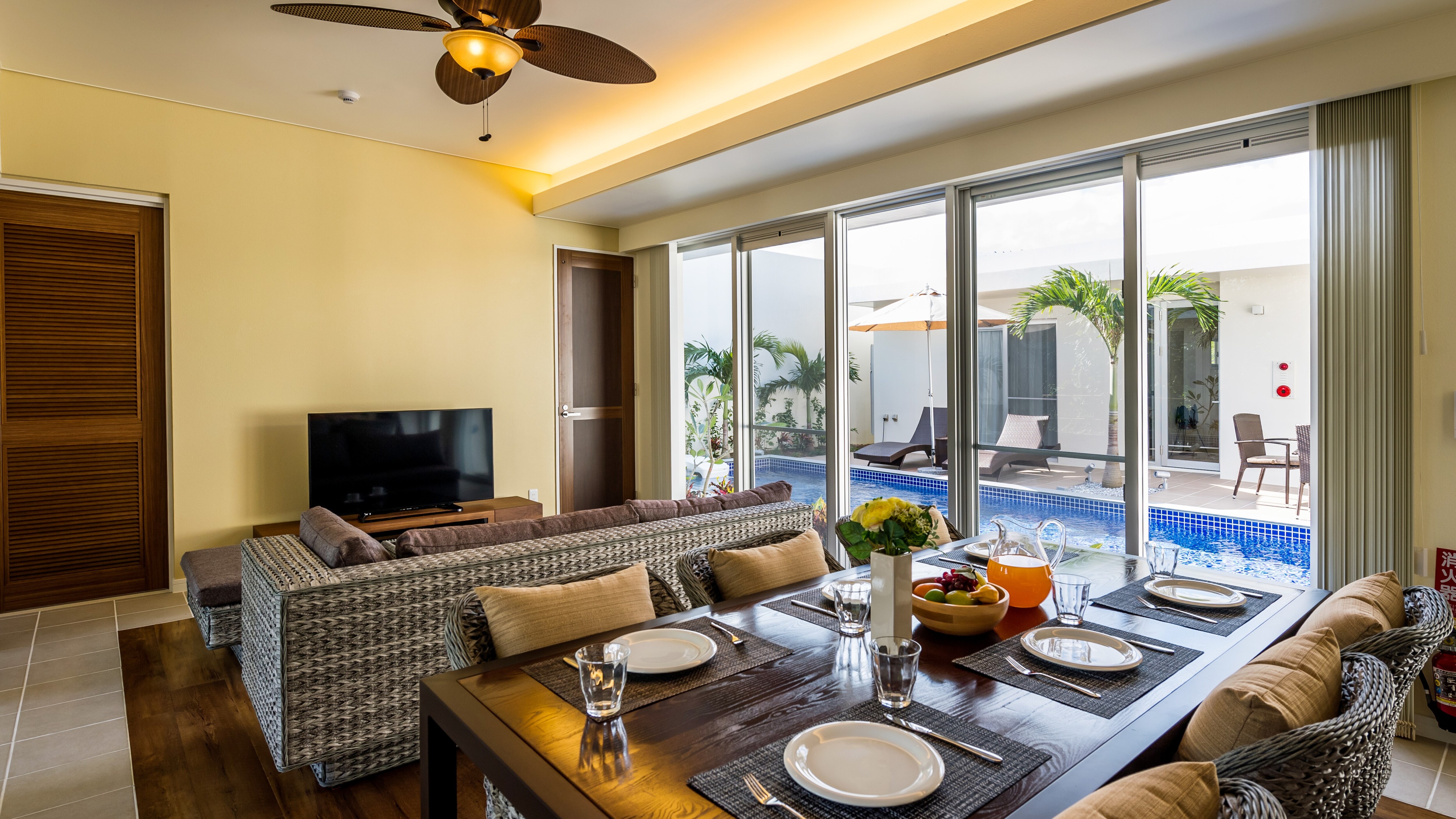 Living/dining room: LOTUS