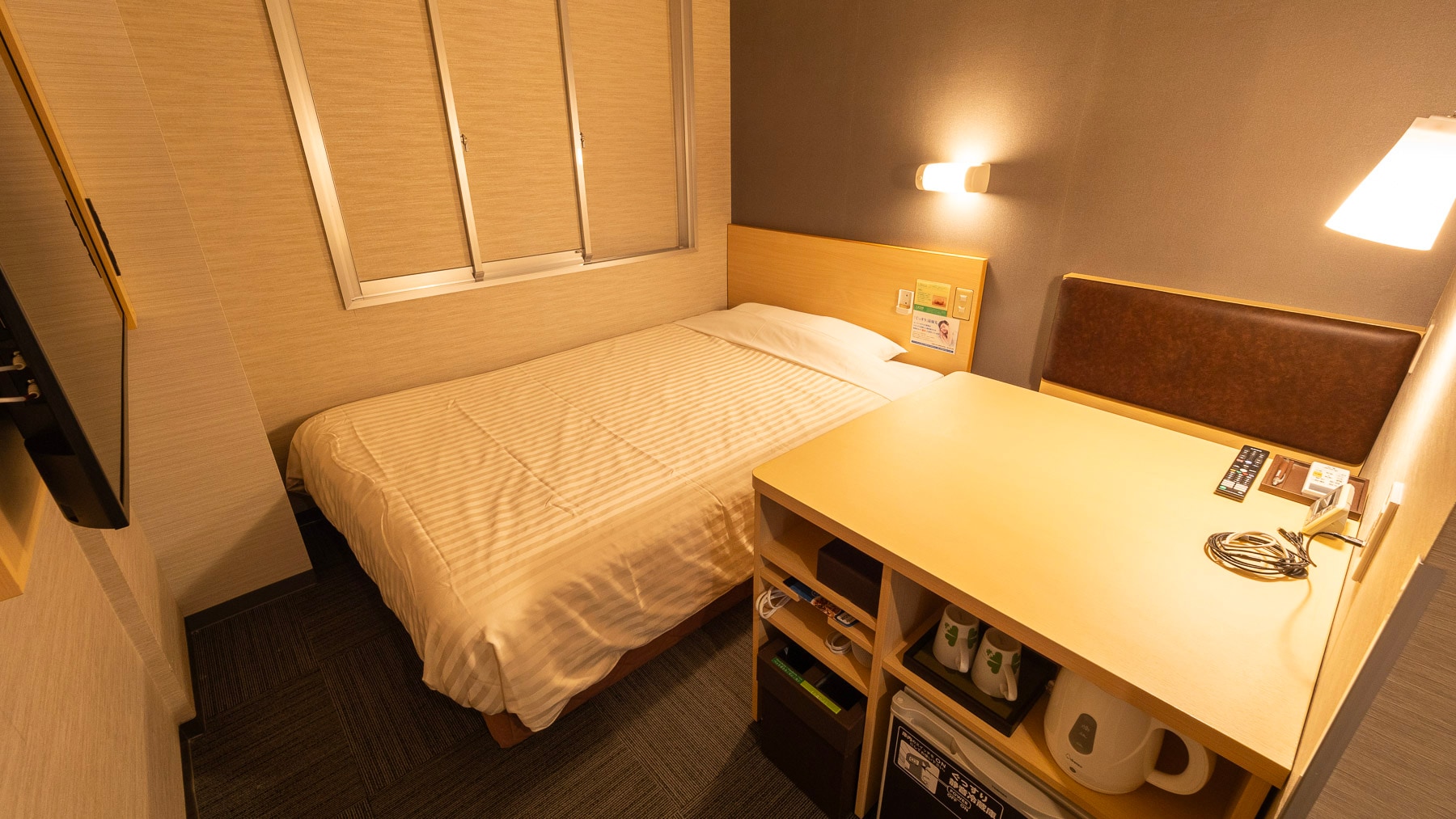 [Extra Room] The brightness of the room will help you fall asleep.