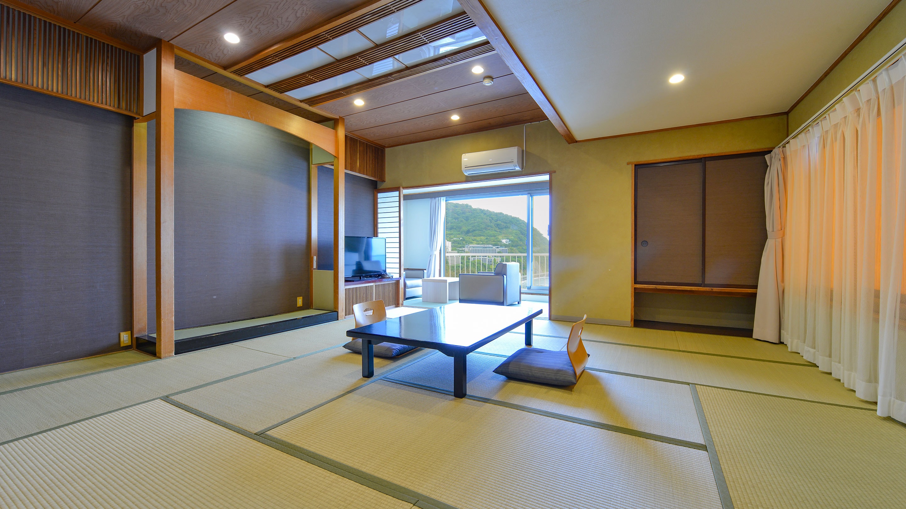[Non-smoking] Superior Japanese-style room, 12 tatami mats, high floor, indoor bath available (Main building, ocean side) *Illustration