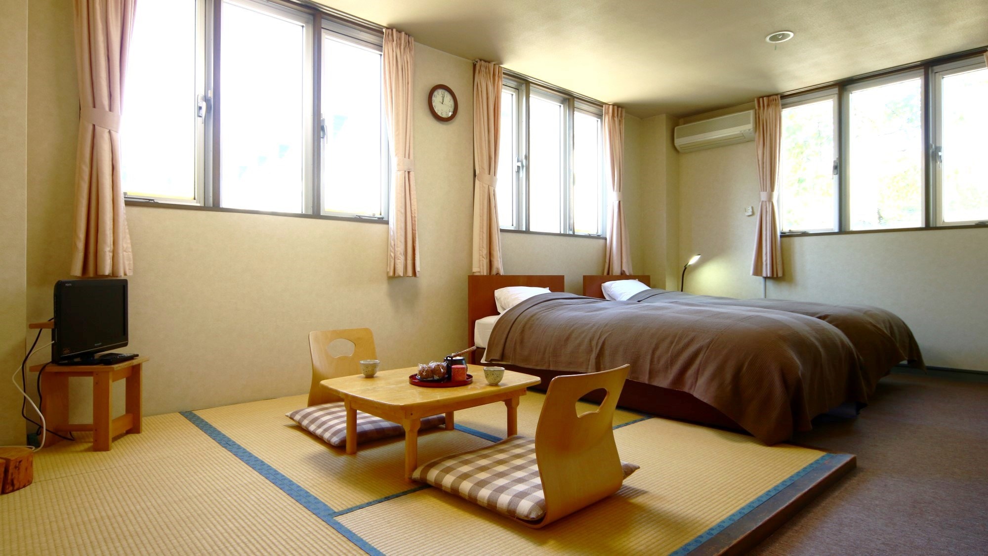 Japanese-Western style room (twin + tatami space) with unit bath