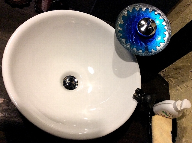 A shared washstand with an ocean theme.