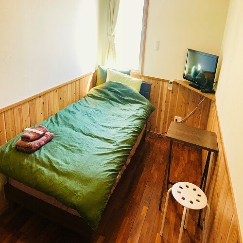 1F Single Western Room