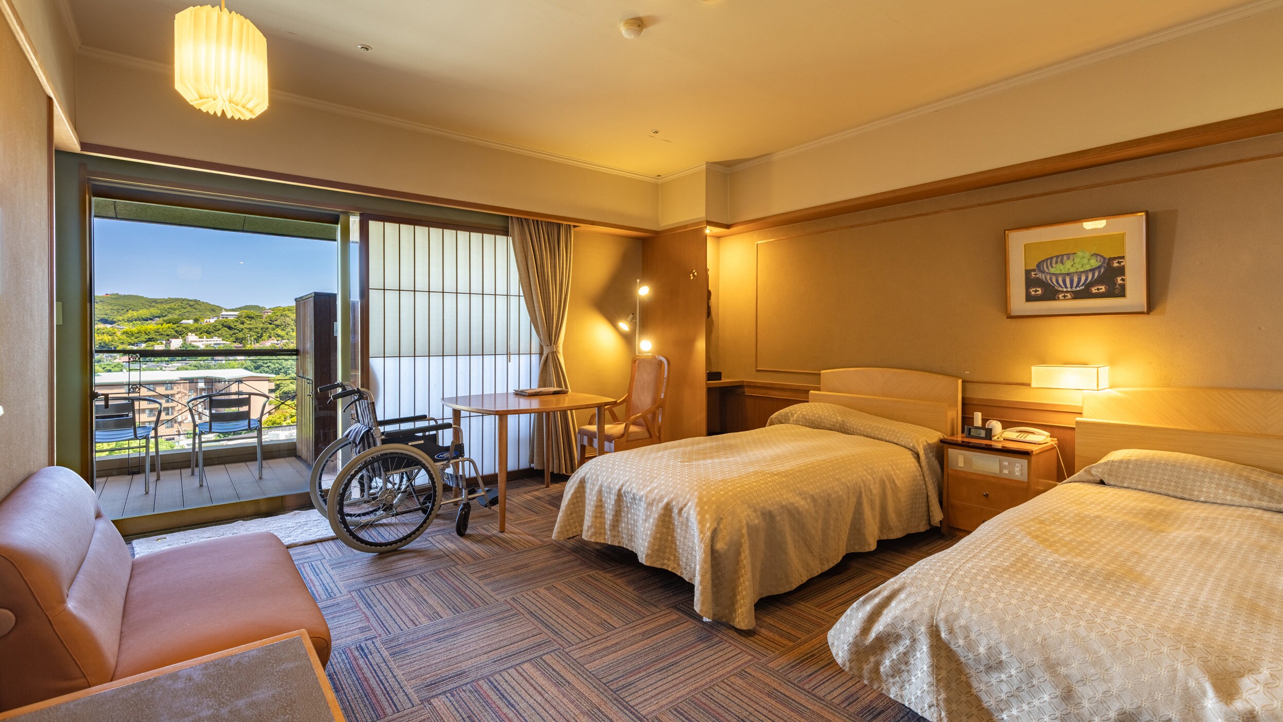 Kamar tidur kembar tanpa hambatan dengan pemandian air panas alami terbuka [Hisui]. *Termasuk kamar mandi dalam ruangan.