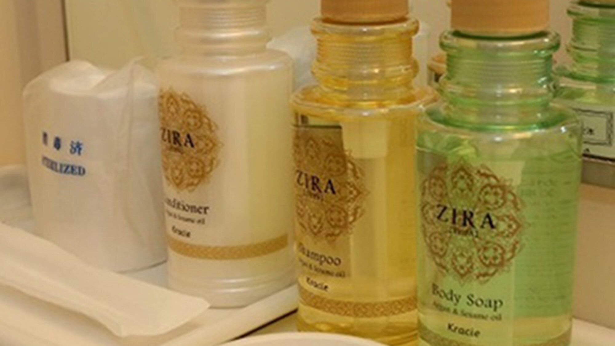 ・ Shampoo, conditioner, body soap