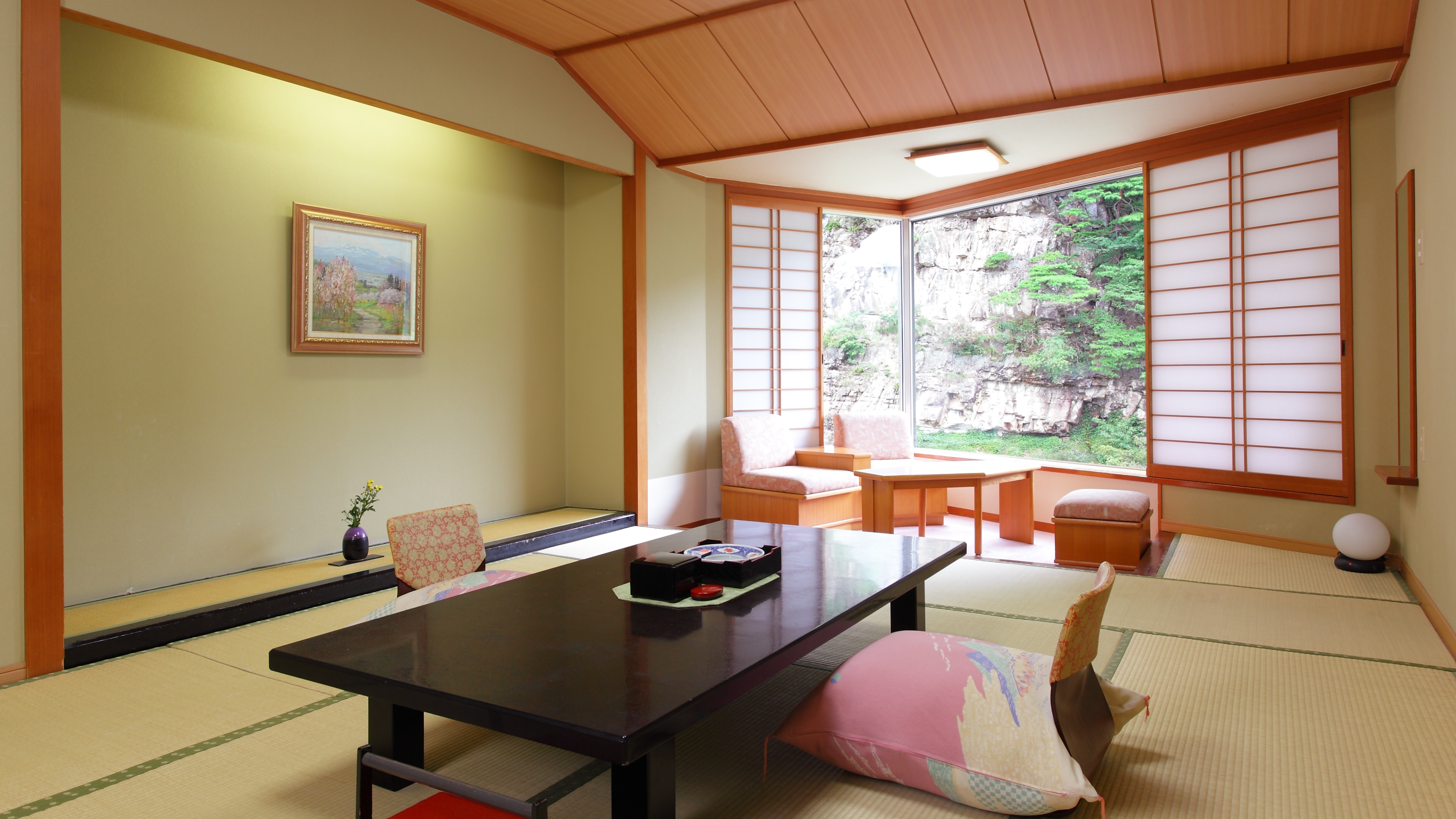 An example of a Shiunkaku guest room