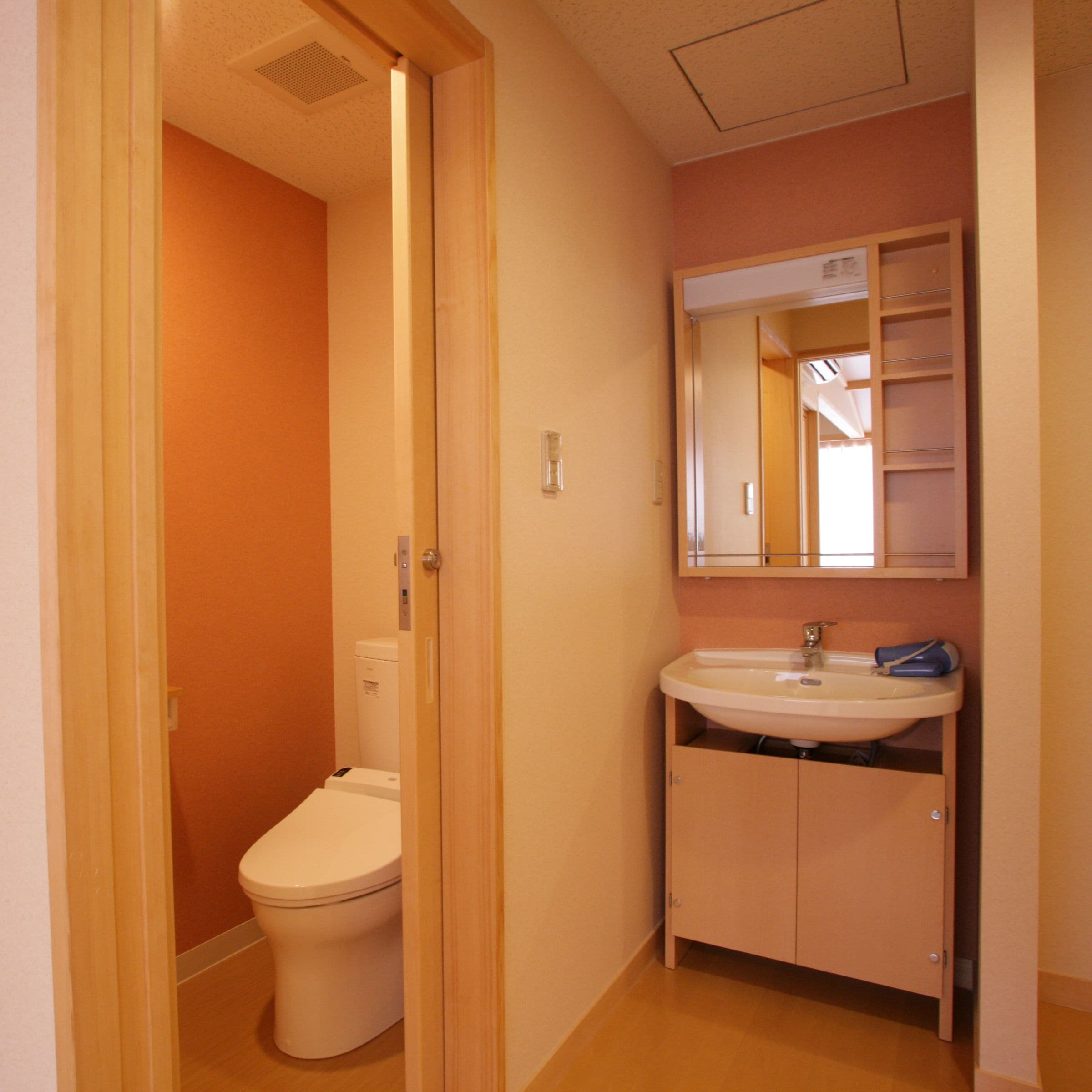 Japanese-style room with toilet and washbasin 5 * 5