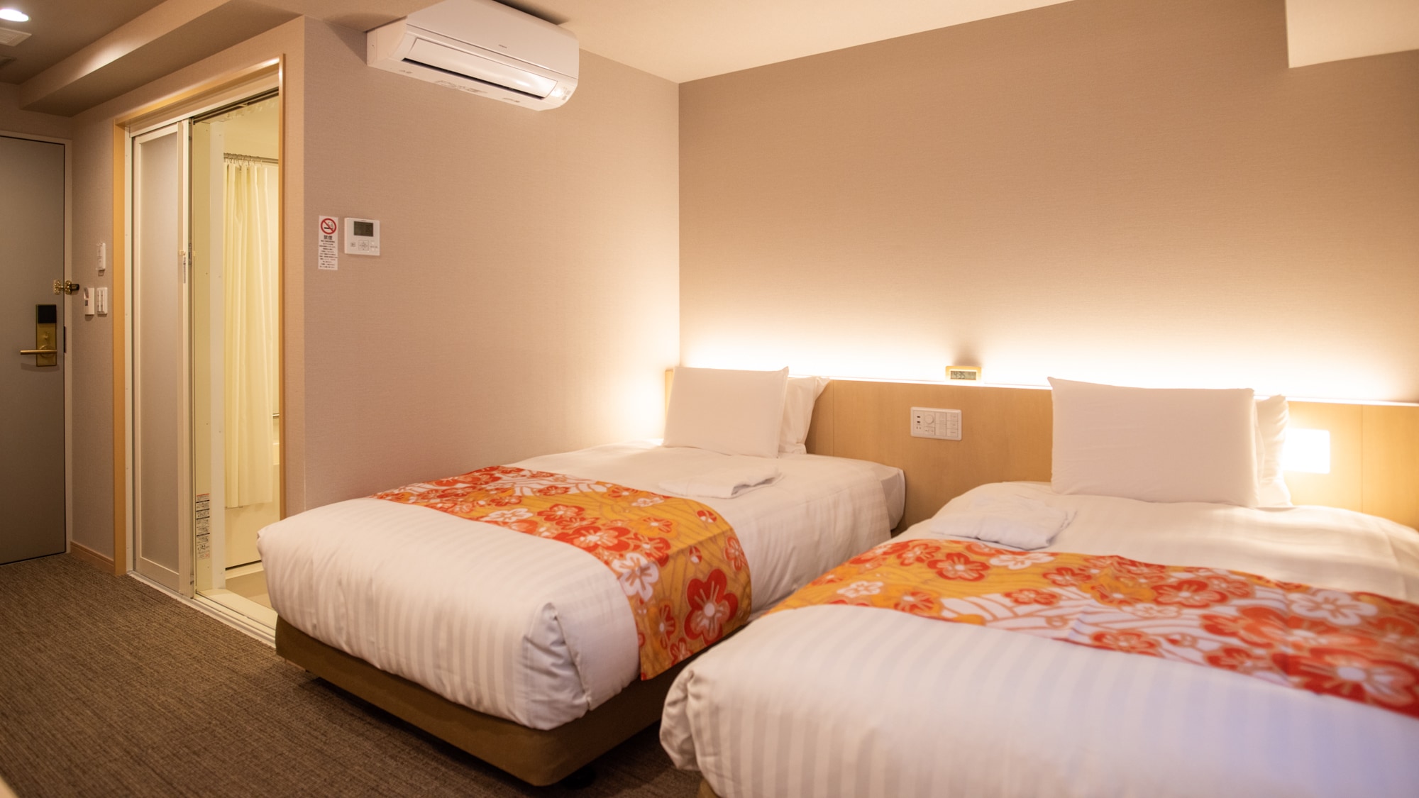 Universal Twin Room
