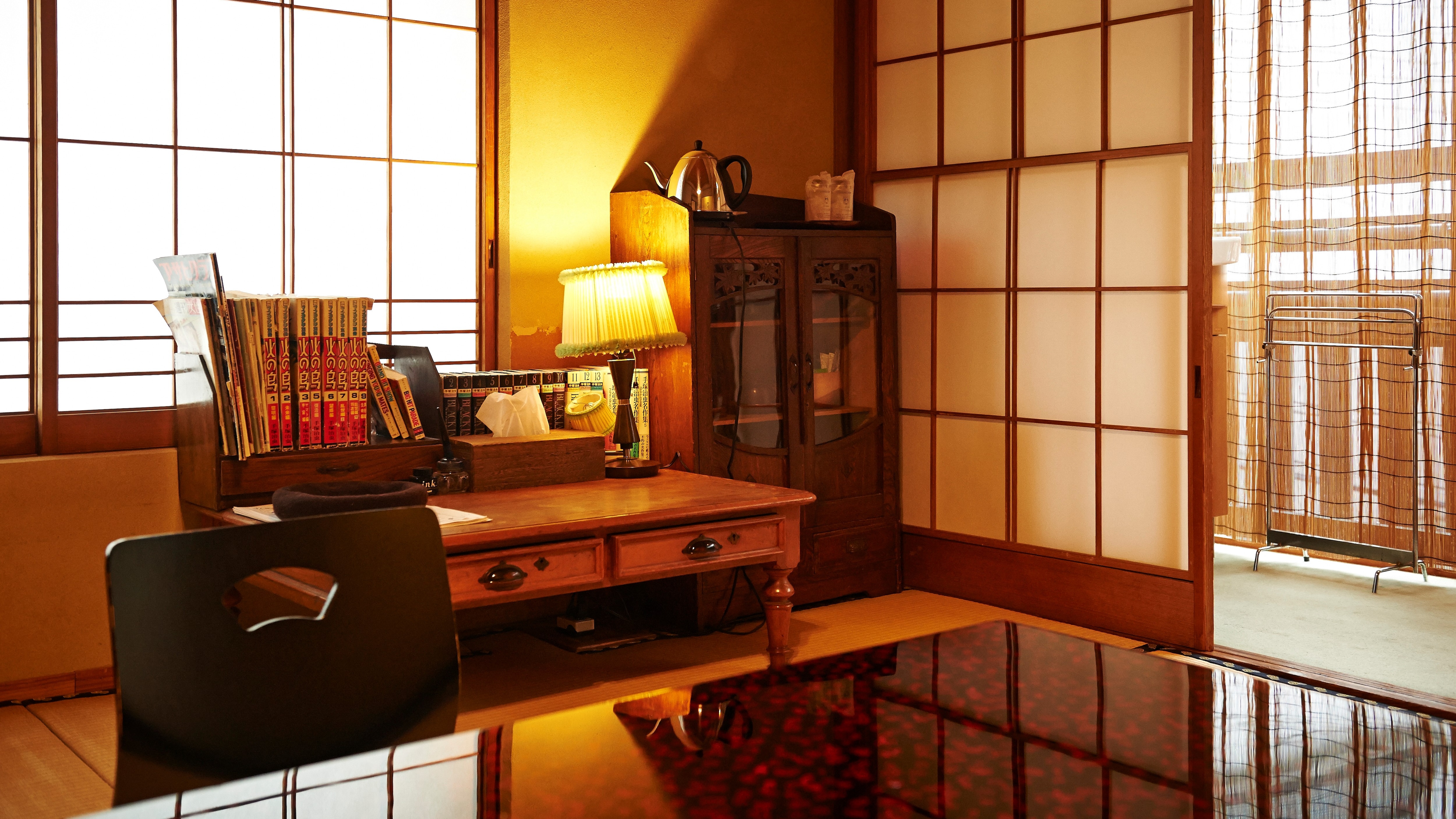 "Hail Room" - A place where nostalgic accessories and ornaments will soothe your soul.