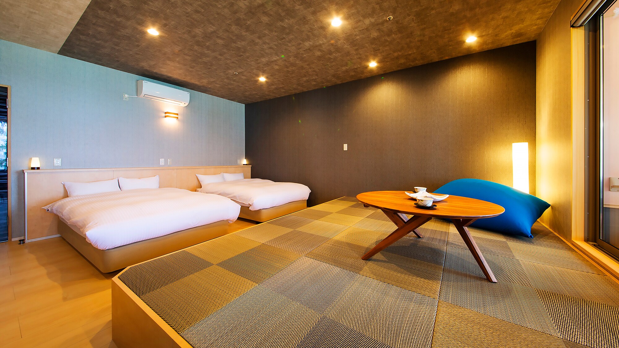 [Japanese-Western room with ocean view and semi-open-air bath]