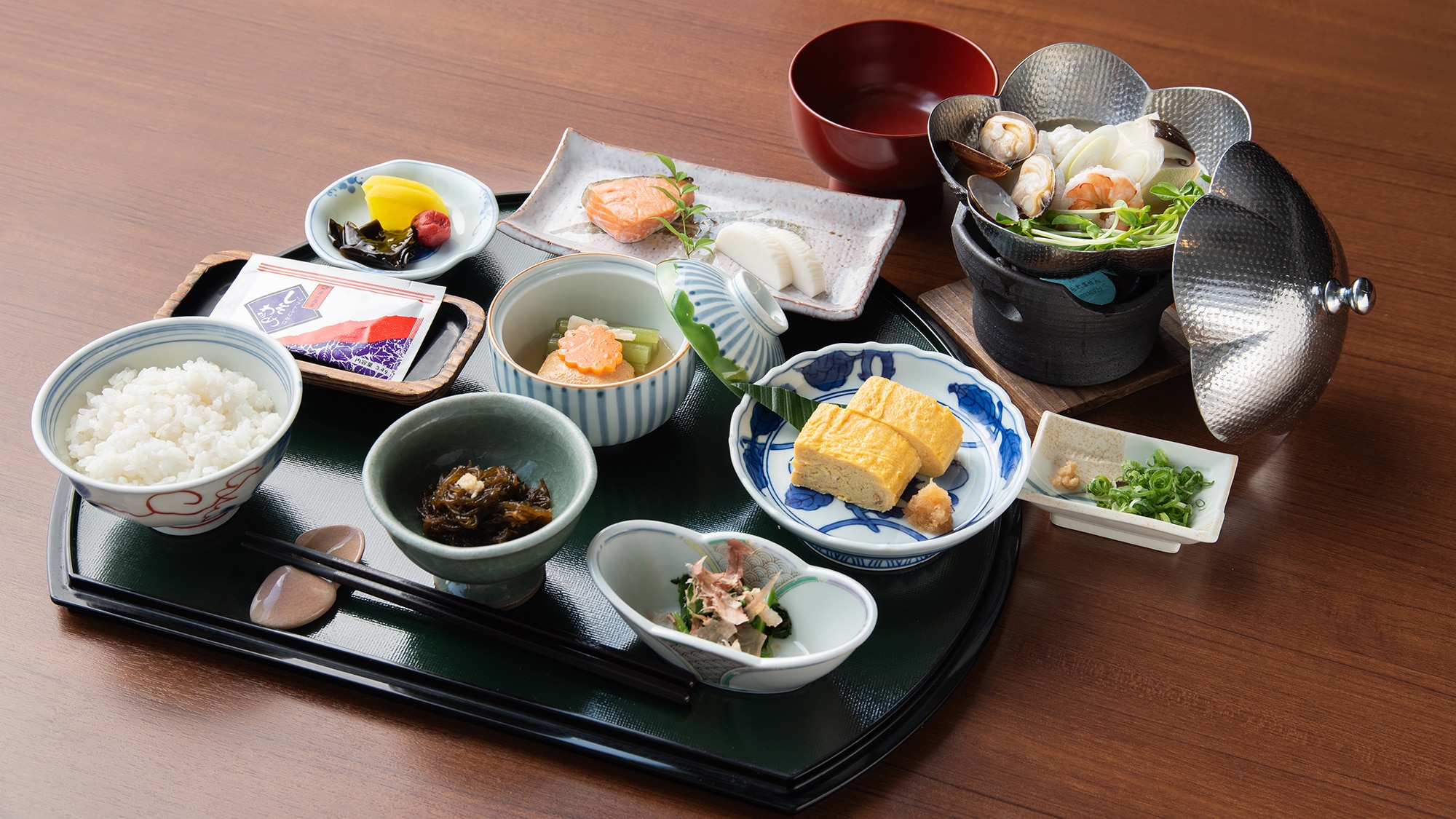 [Breakfast] A Japanese breakfast is available. A popular souvenir from Hagi, "Shiso wakame" furikake is served with rice.