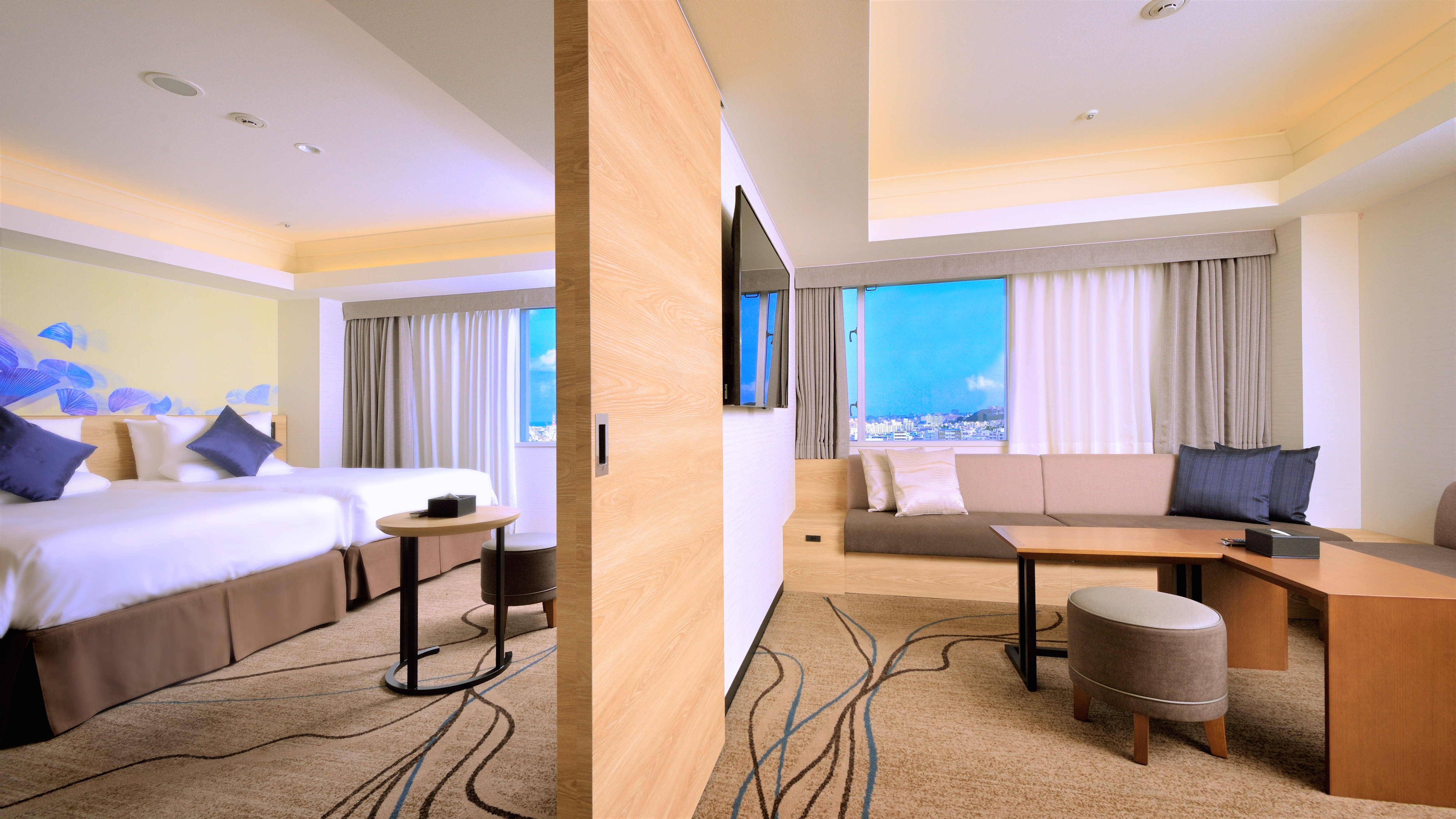 [Executive Suite 50㎡] Suite room separated into bedroom and living room.