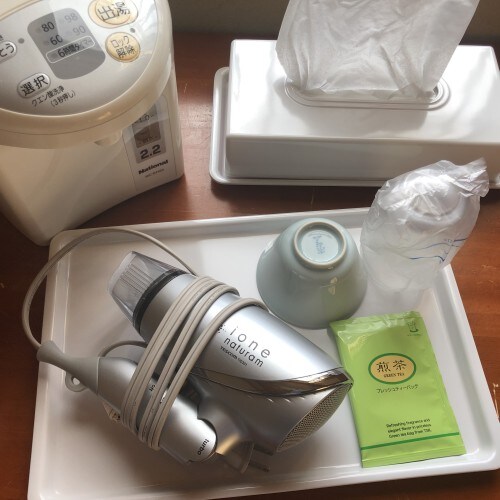 [Amenities] All rooms are equipped with a kettle, hair dryer, tea set, tissues, etc.