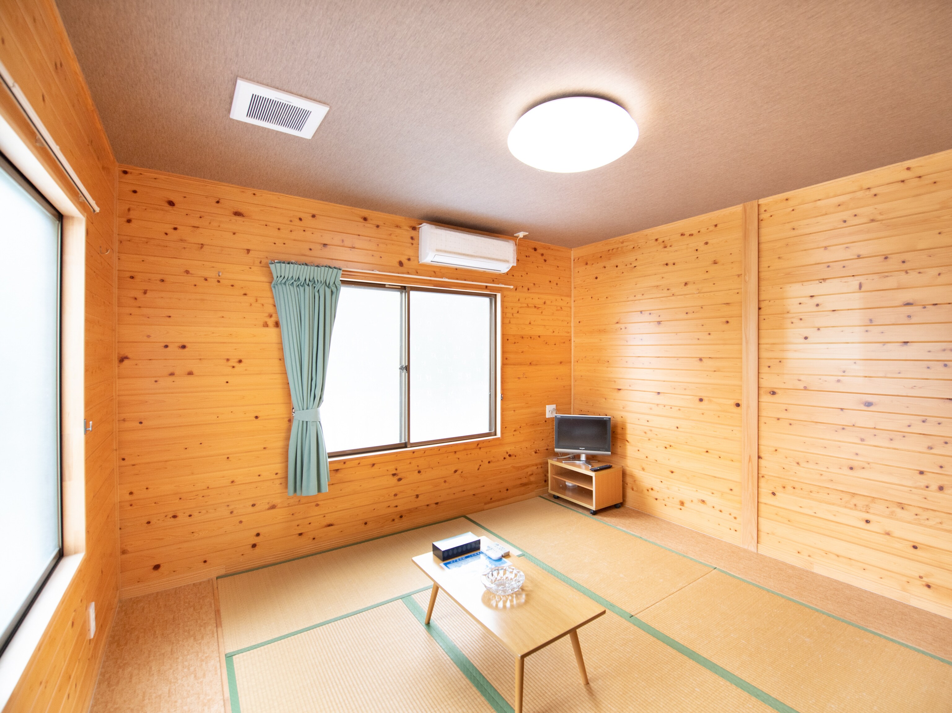 [Male only] [New/Smoking] Japanese-style room for 1-2 people (shared bathroom and toilet)