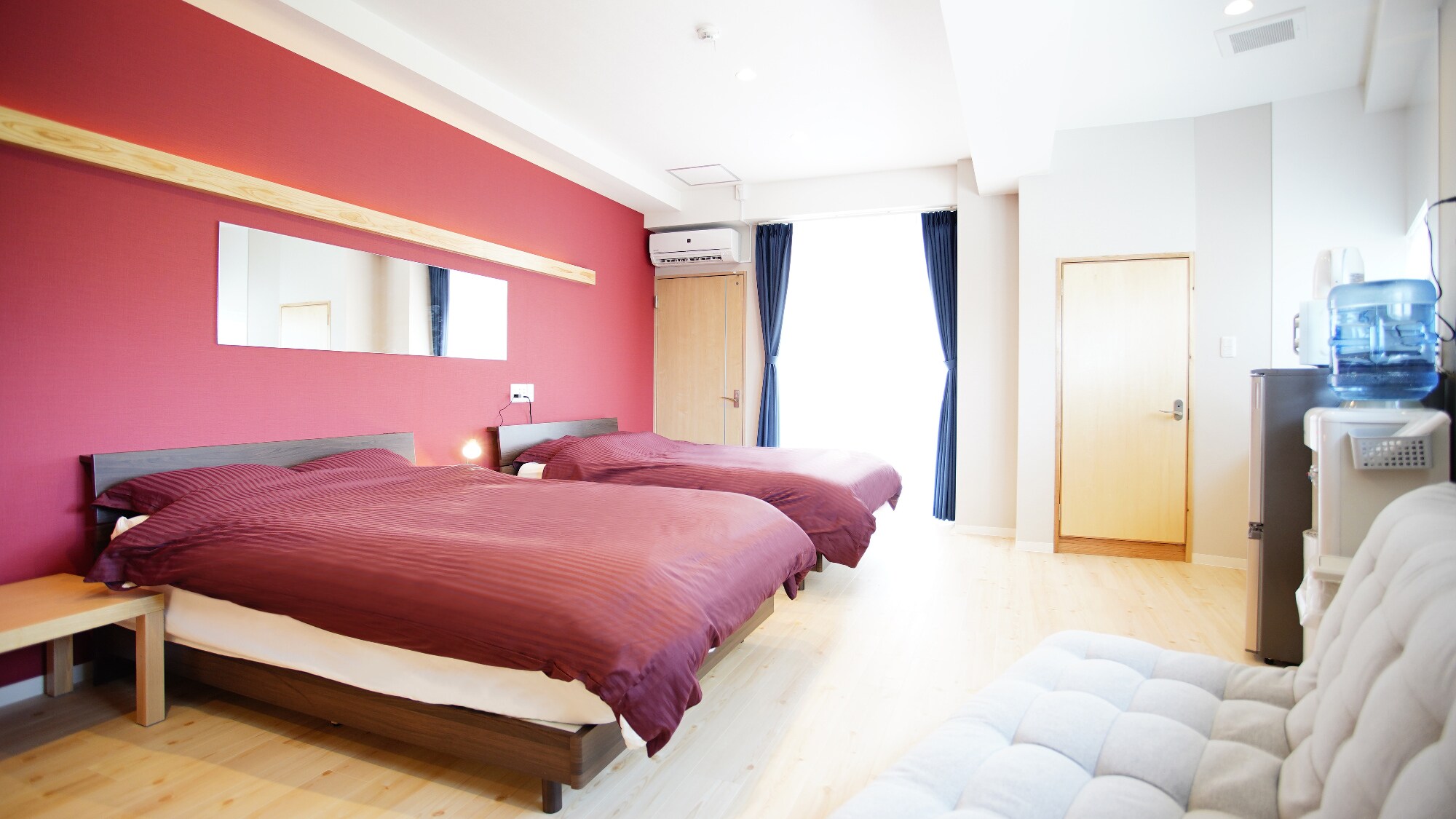 ・[201] A bright and cheerful room
