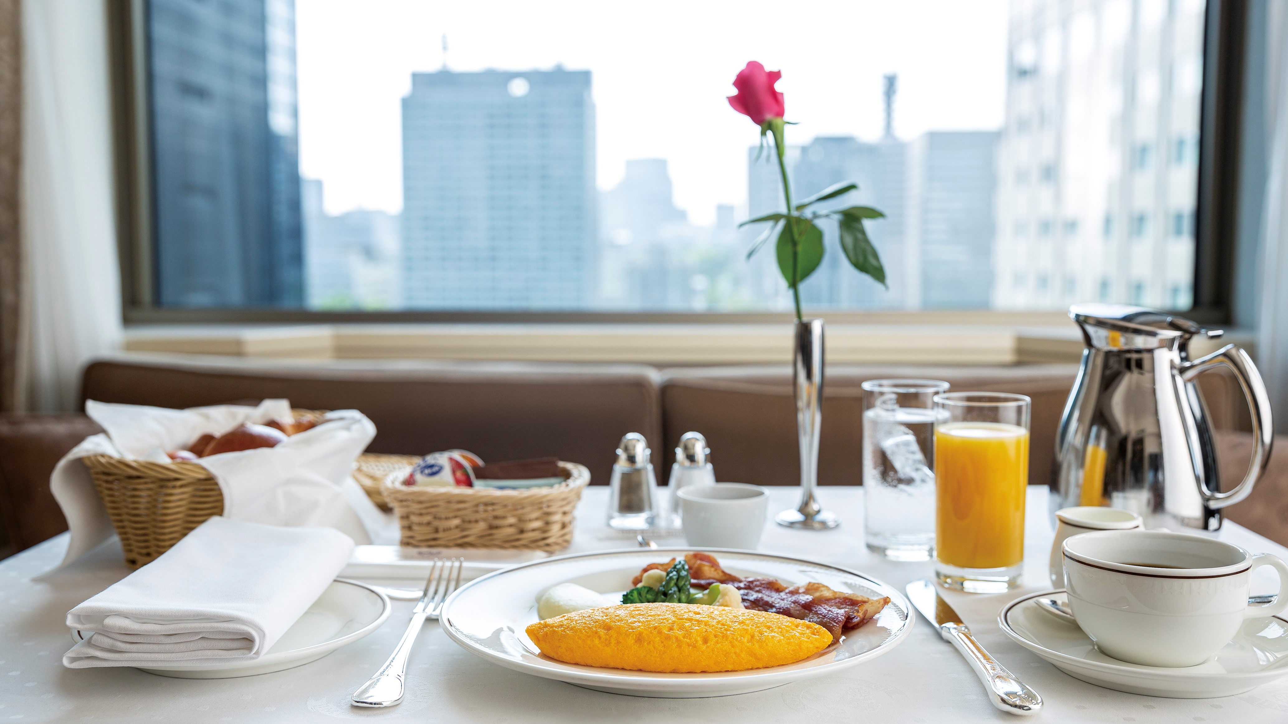 [Room service] Breakfast (example)