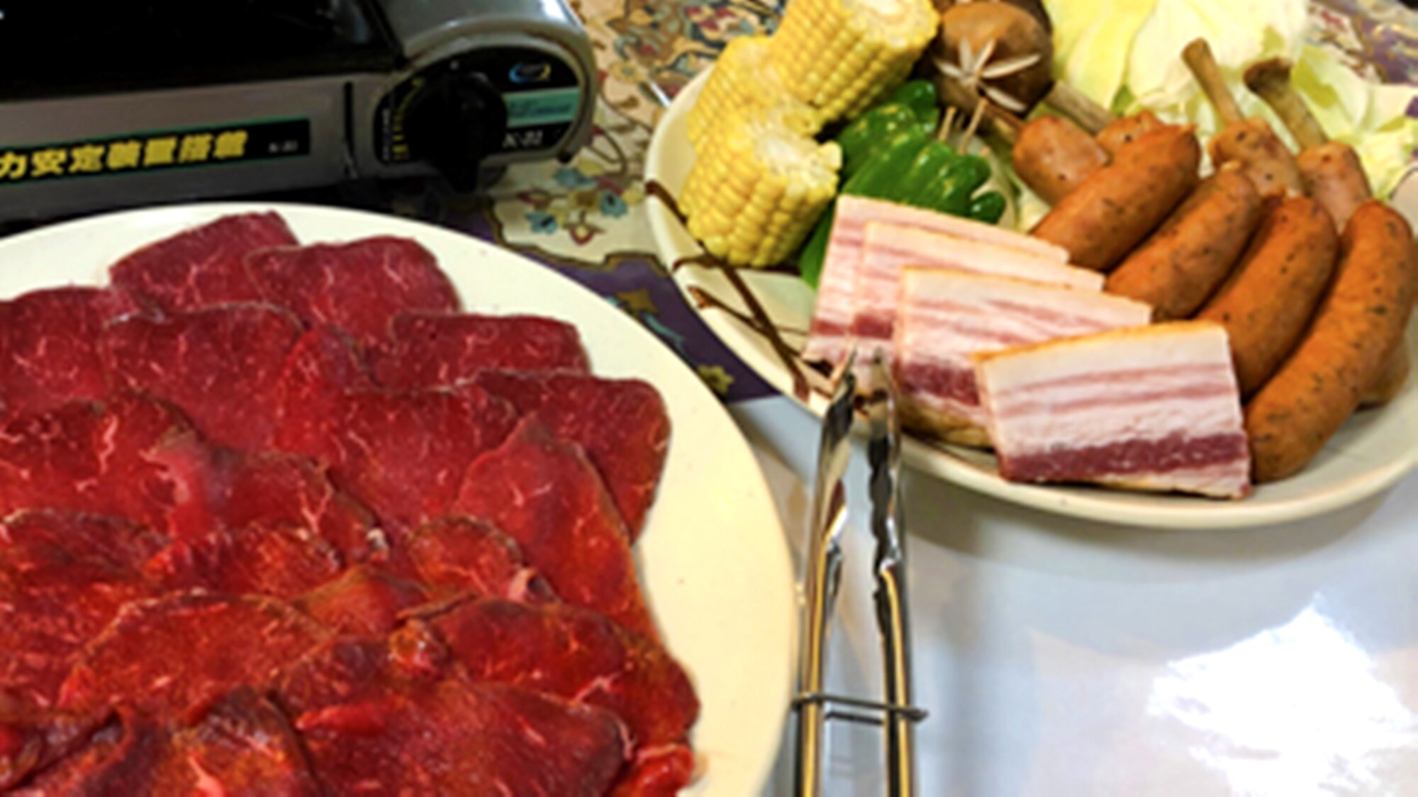 *[Examples of BBQ ingredients] A hearty meal with meat, sausages on the bone, local vegetables, and more!