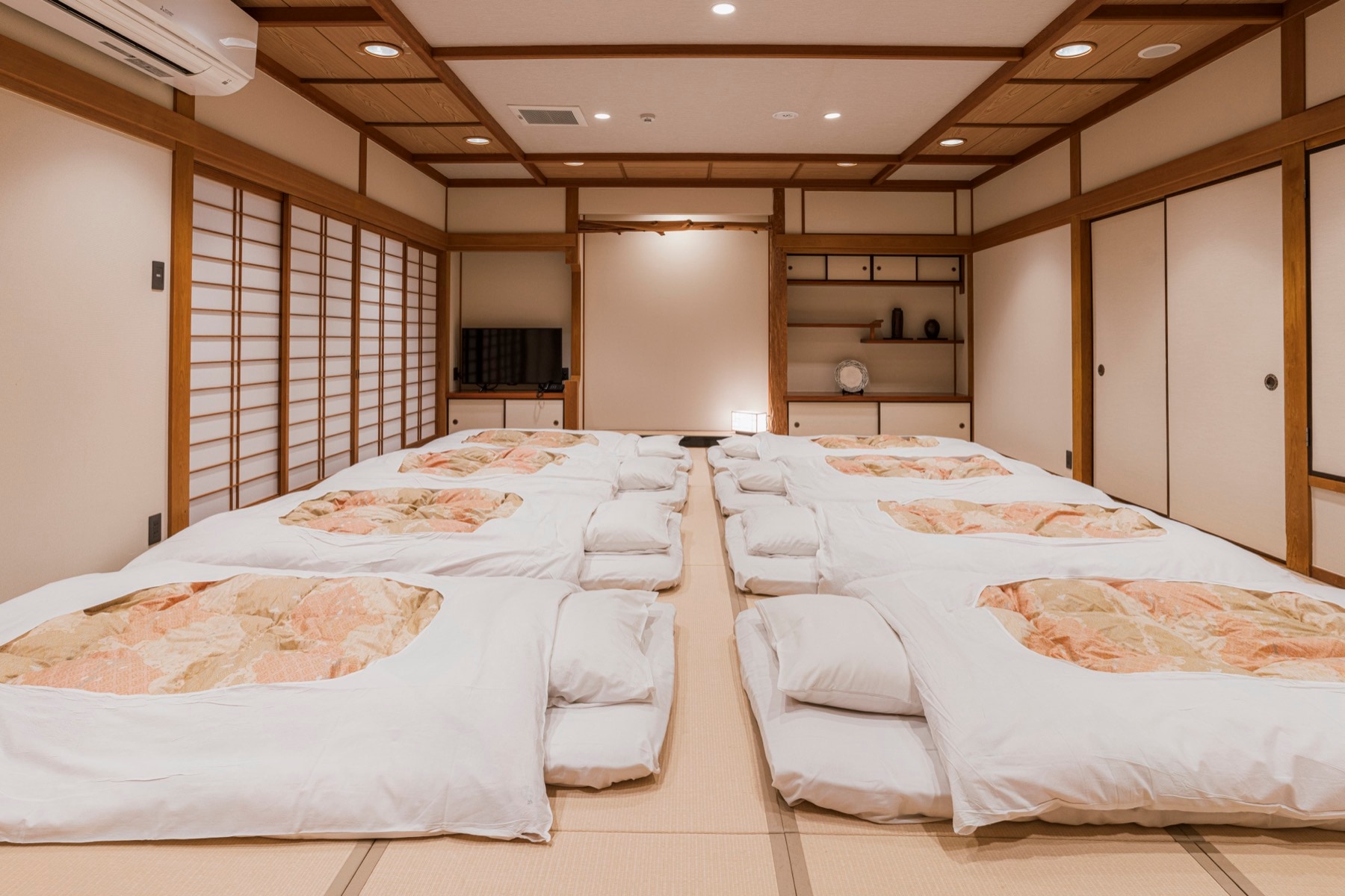 20 tatami Japanese-style room