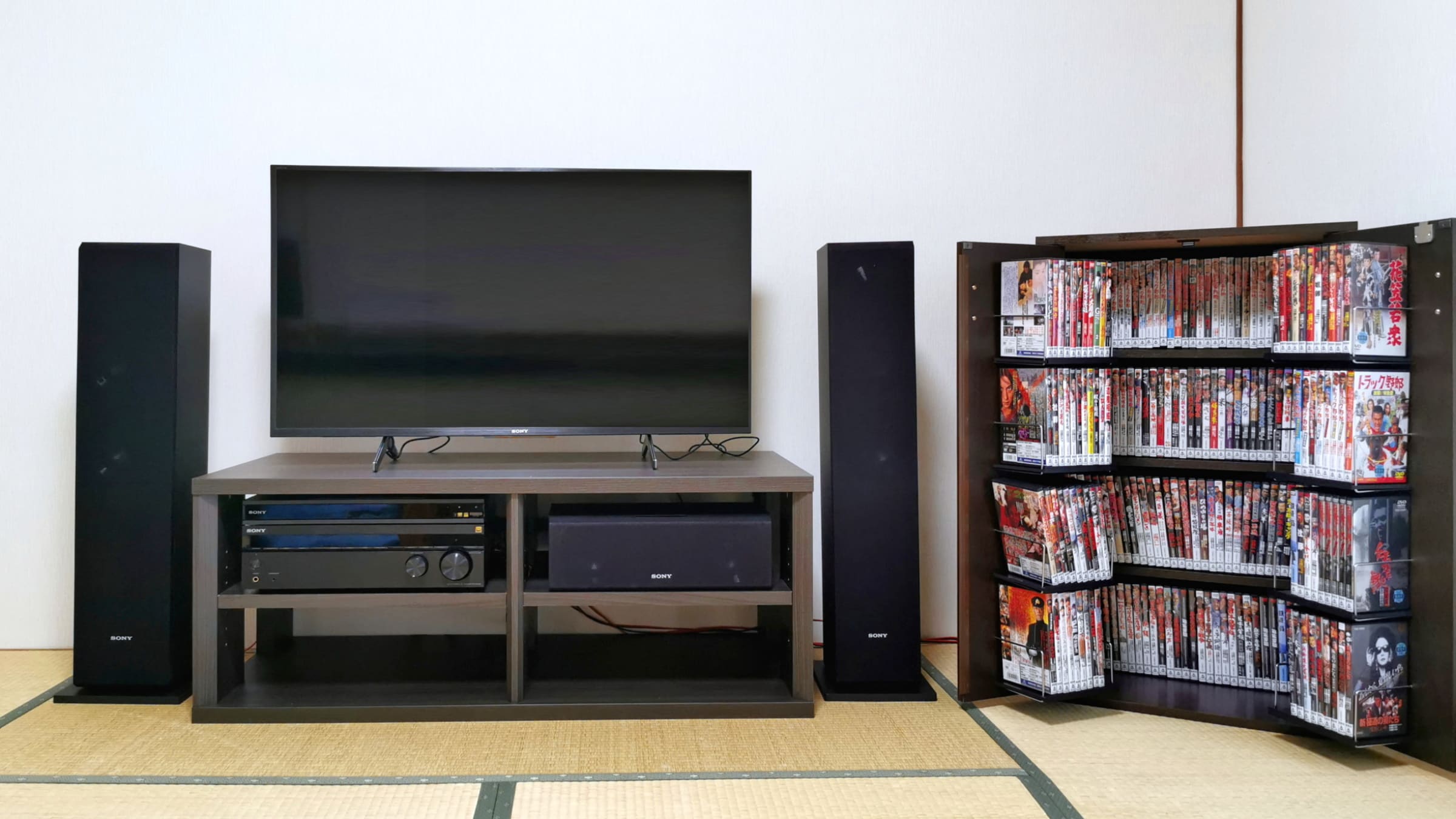 [所有房間禁止吸煙] 在東映電影室欣賞懷舊電影。
