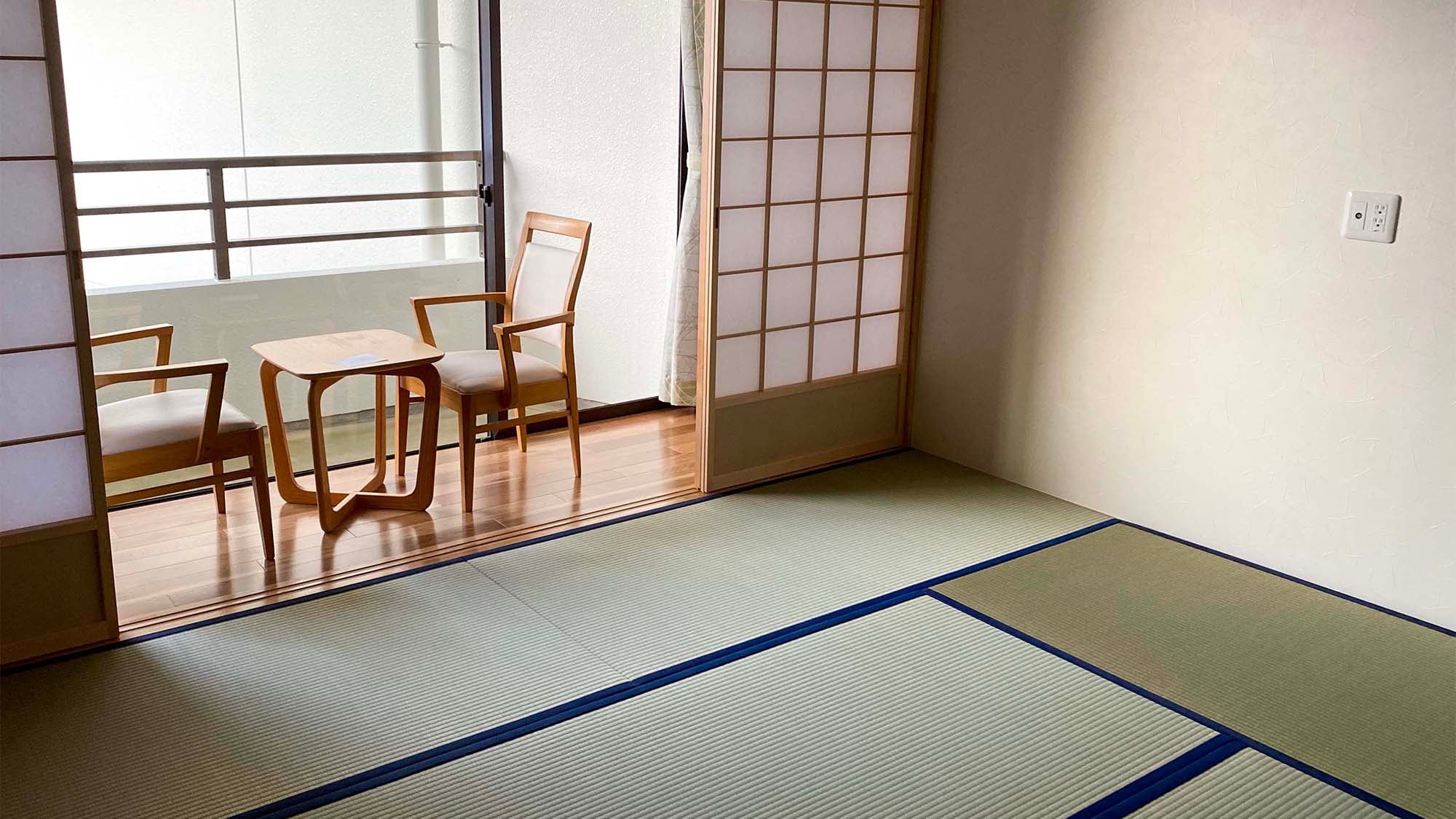 ・ <Relaxing Japanese-style room> A Japanese-style room that can accommodate up to 6 people. Futons are available