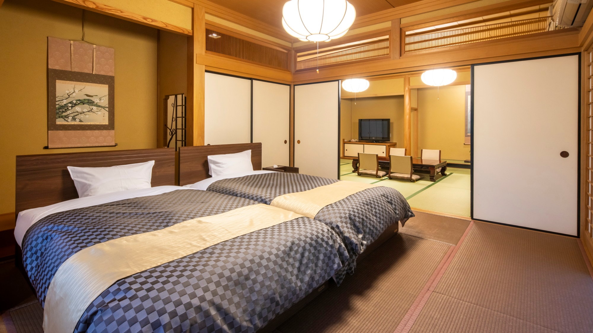 [Yoro] 15 tatami mats (Japanese-style room) + 8 tatami mats (Western-style room) 2 rooms connected together, river side, 2nd floor, corner room