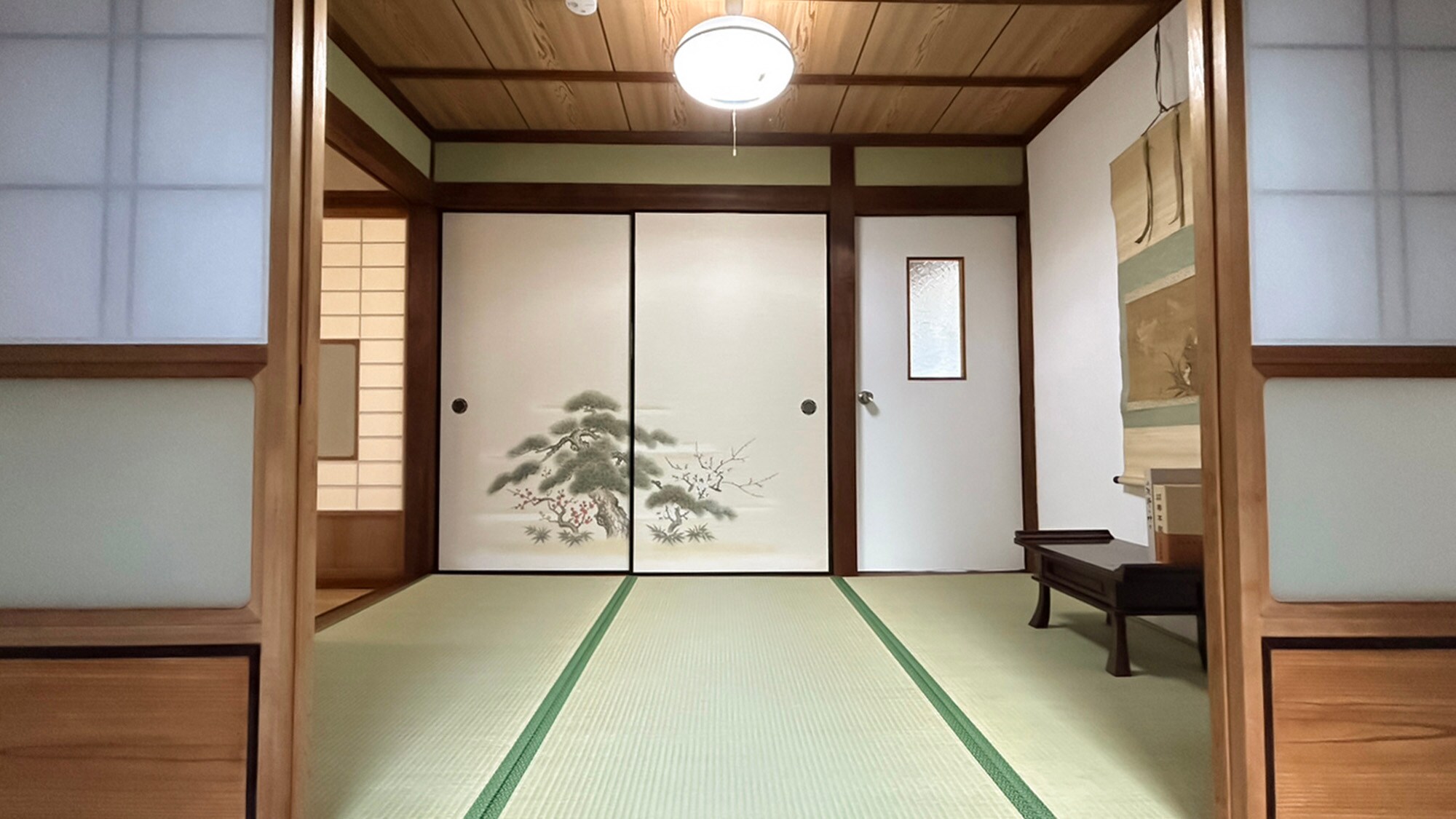 ・[Room] There is a 3 tatami room right after entering the entrance.