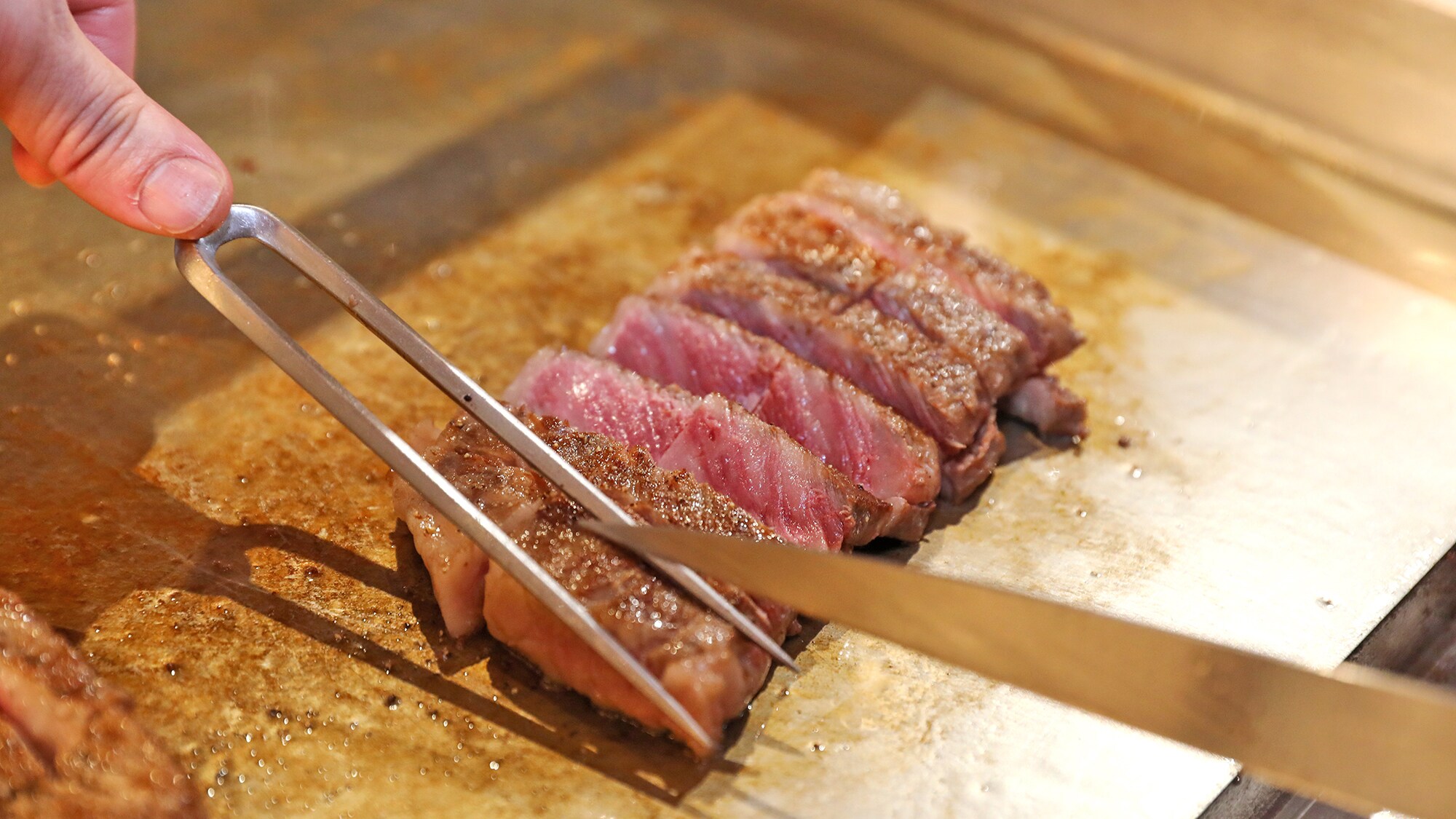 สเต็กเนื้อพิเศษของร้าน The Links ที่ปรุงตรงหน้าคุณนั้นสุดยอดจริ งๆ!