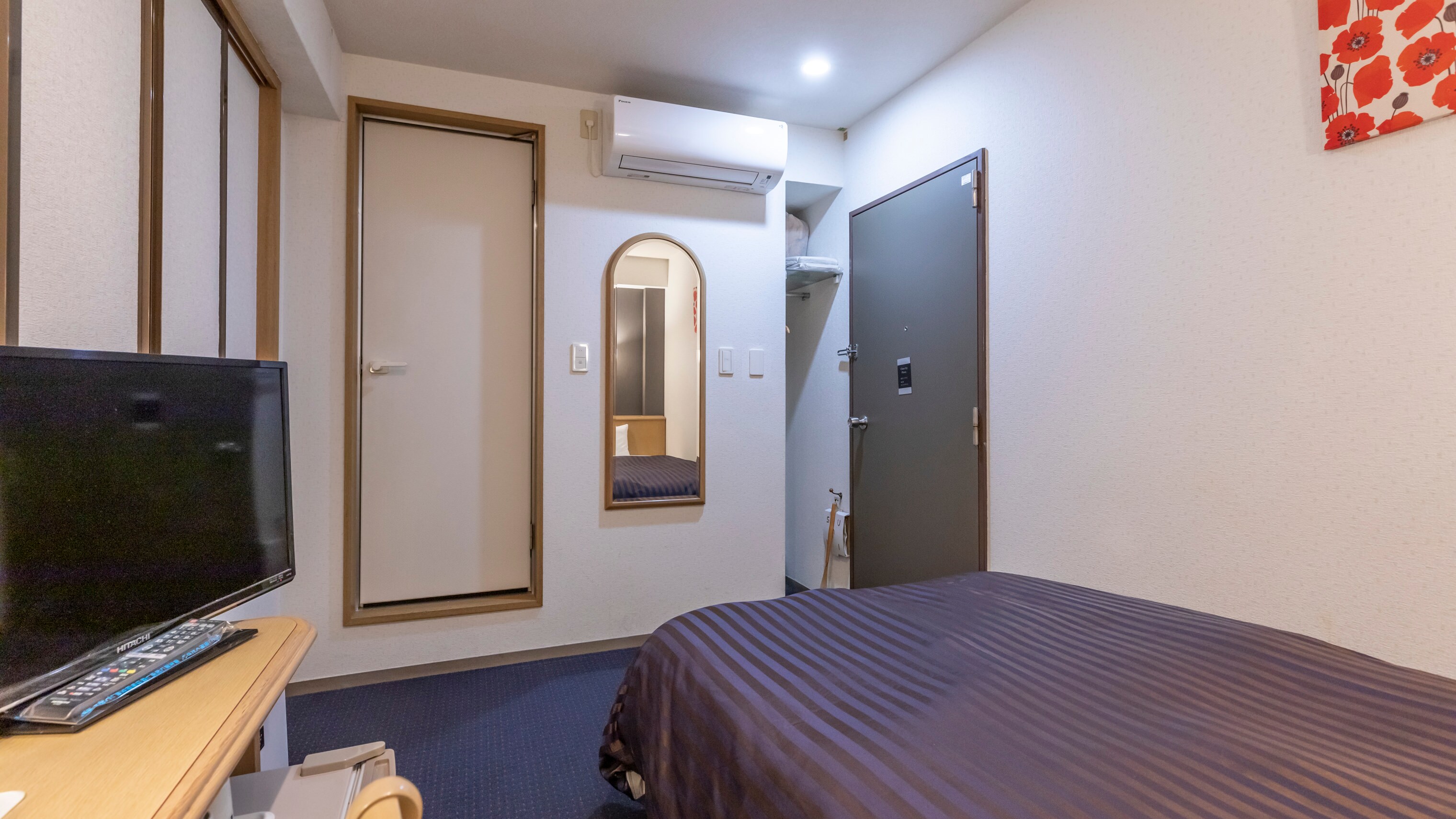 [Non-smoking] Semi-double room