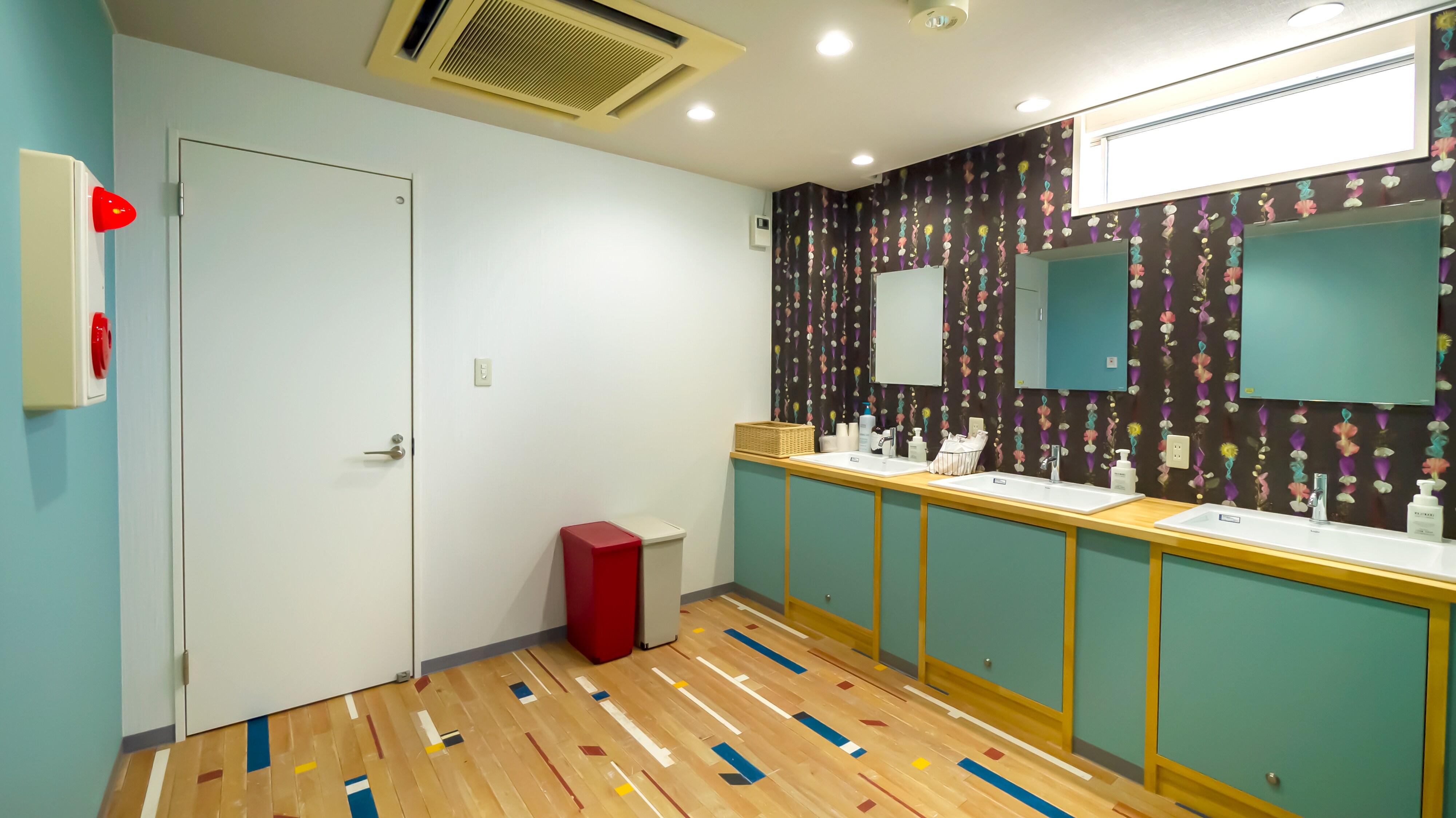 Second floor washbasin