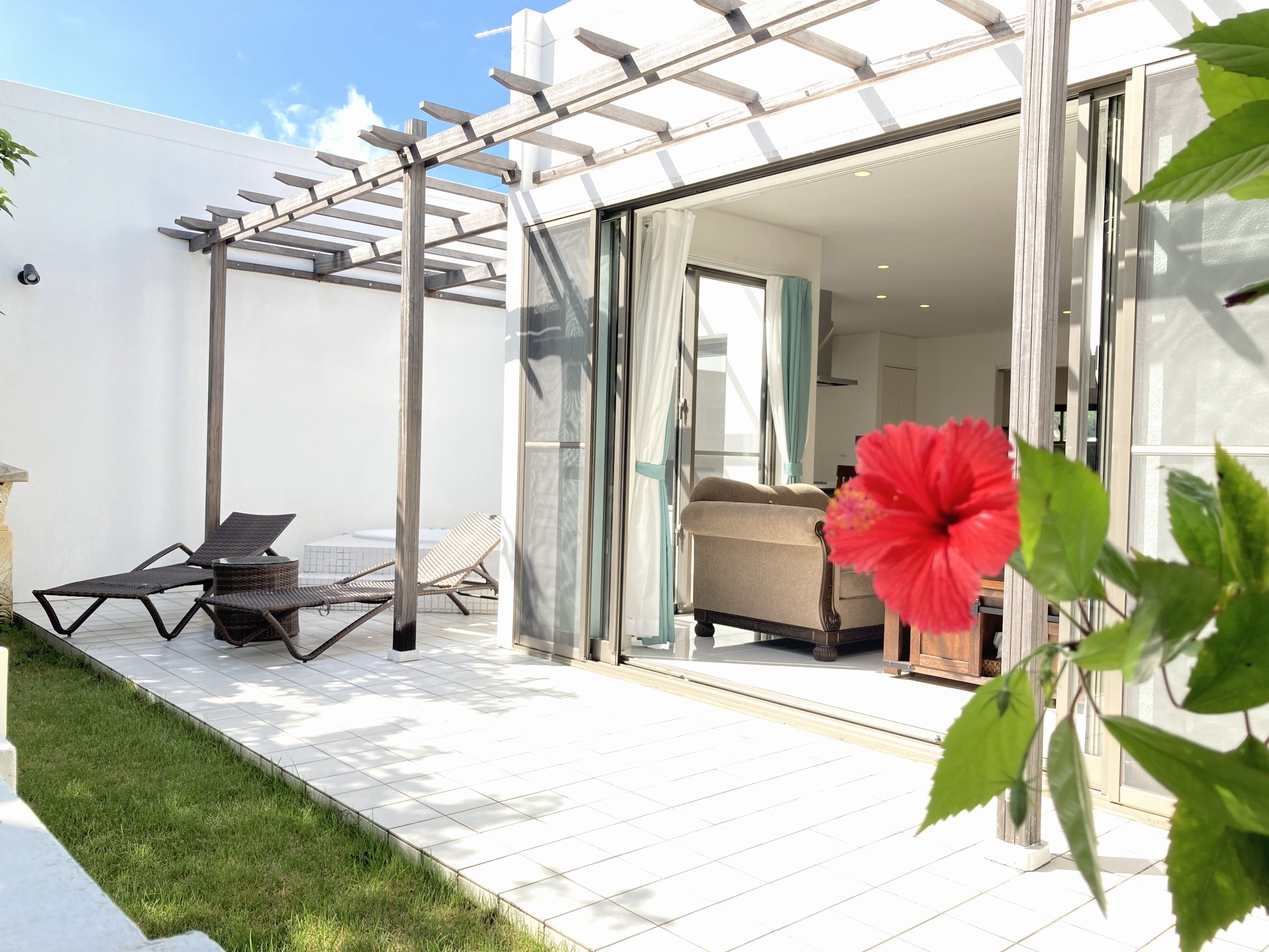 Balcony & Jacuzzi (kukuluisland)