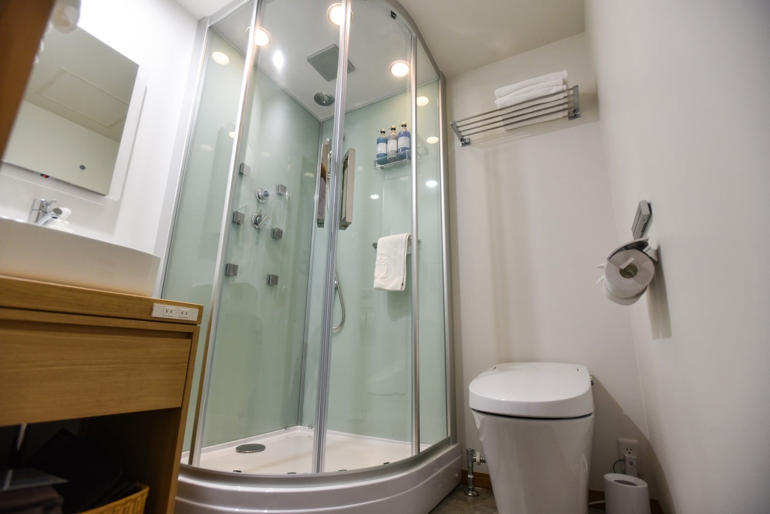 Bunk bed room shower booth