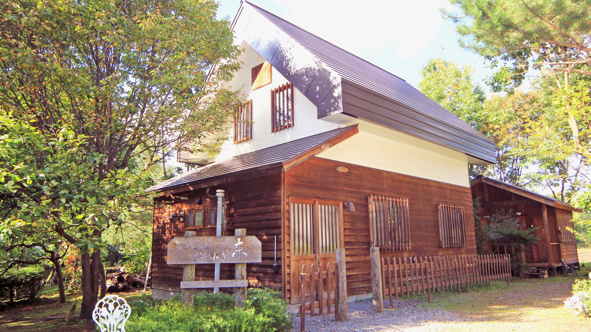 # [Old-style cottage - exterior] An open room with the warmth of wood, recommended for families!