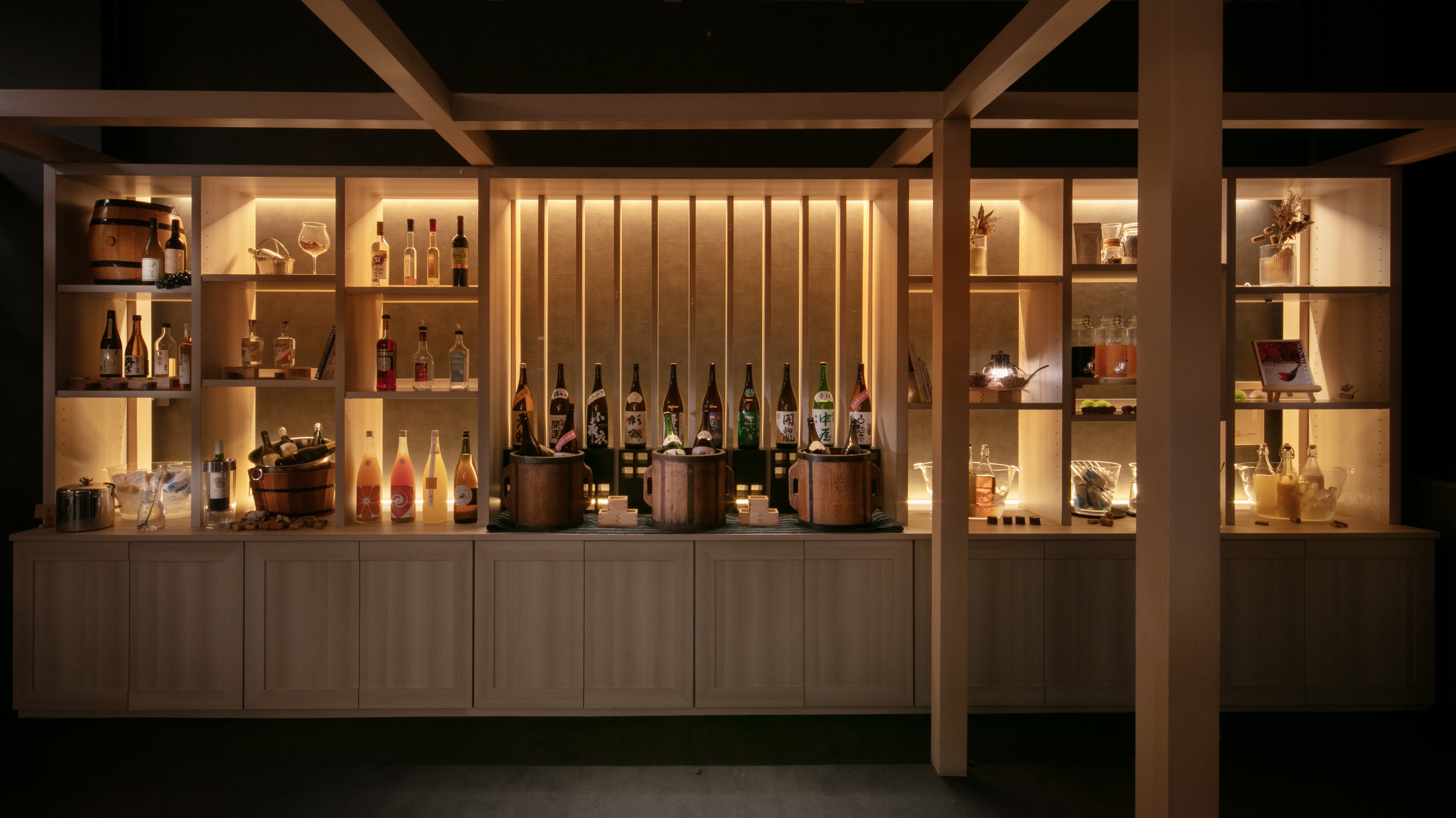 尋找最佳飲品的地方（AWA Bar 提供免費飲料）